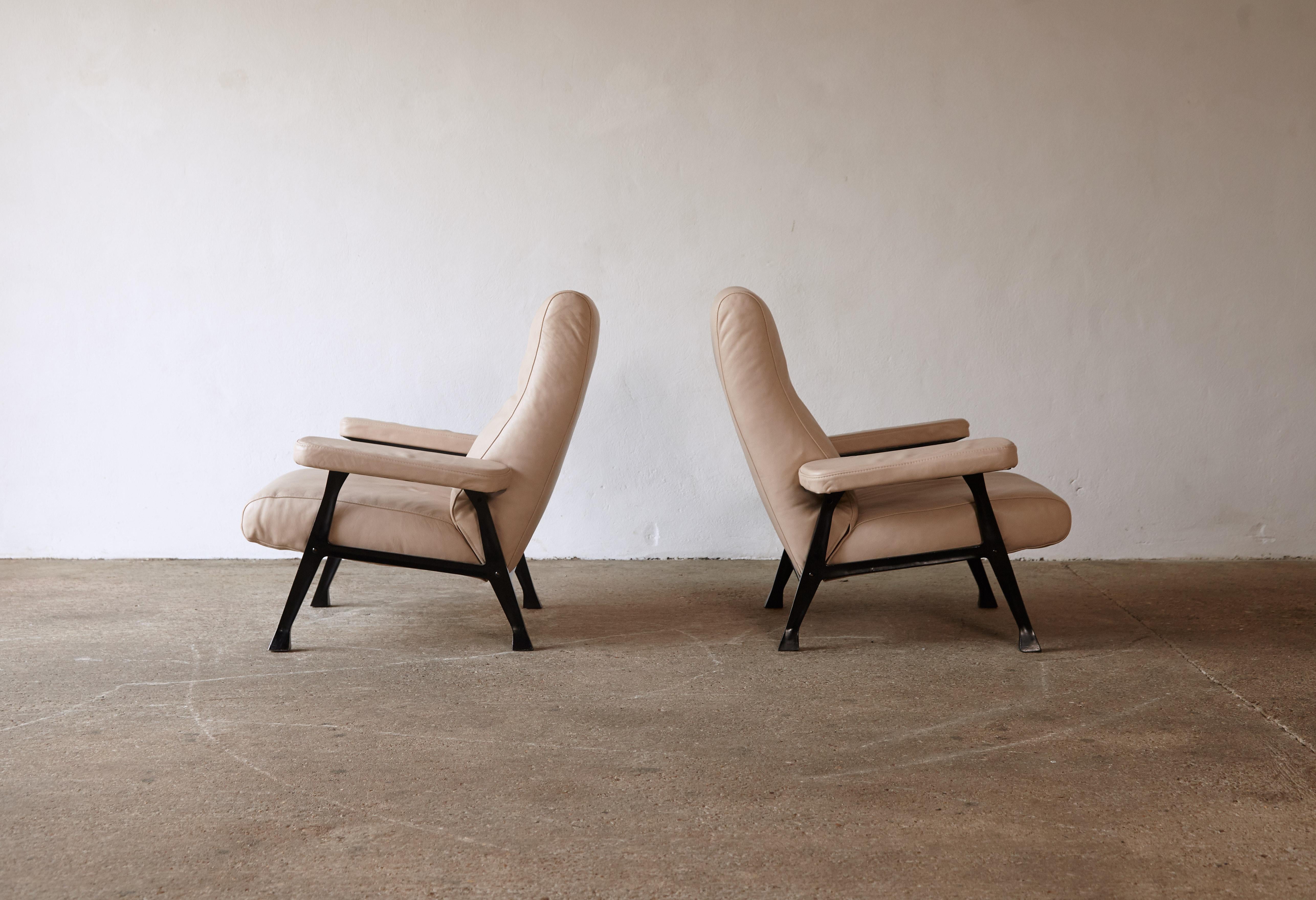 20ième siècle Paire de fauteuils de salon authentiques et rares des années 1950 de Roberto Menghi, Arflex, Italie en vente