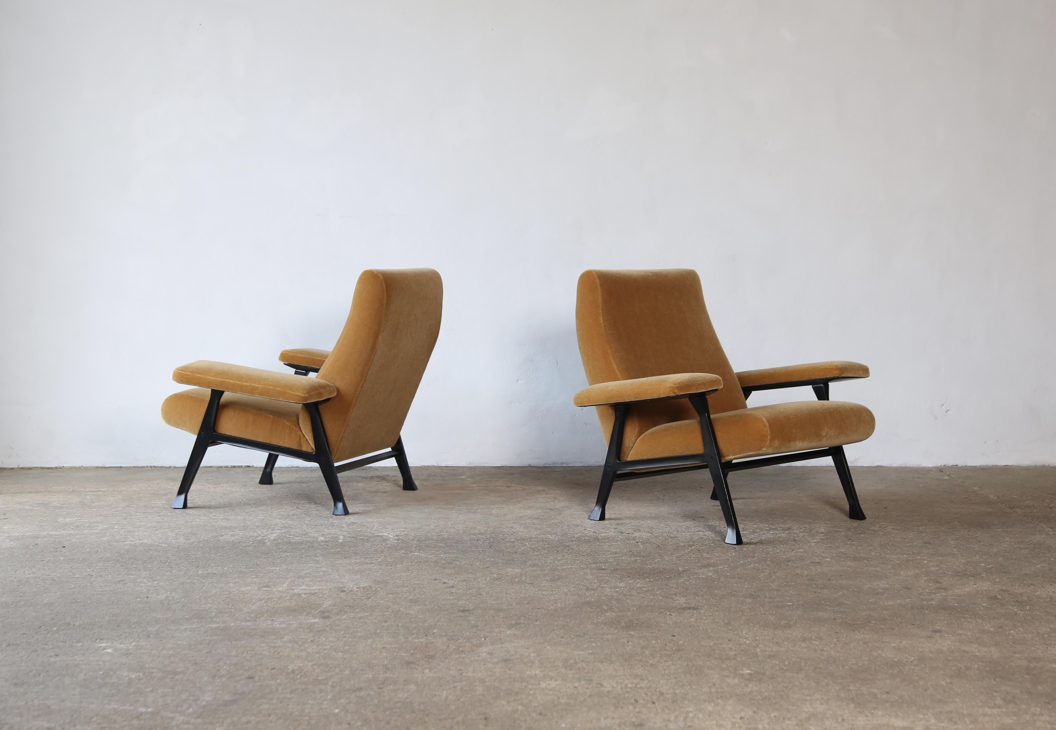 Rare Pair of Authentic 1950s Roberto Menghi Hall Chairs, Italy, New Pure Mohair For Sale 5