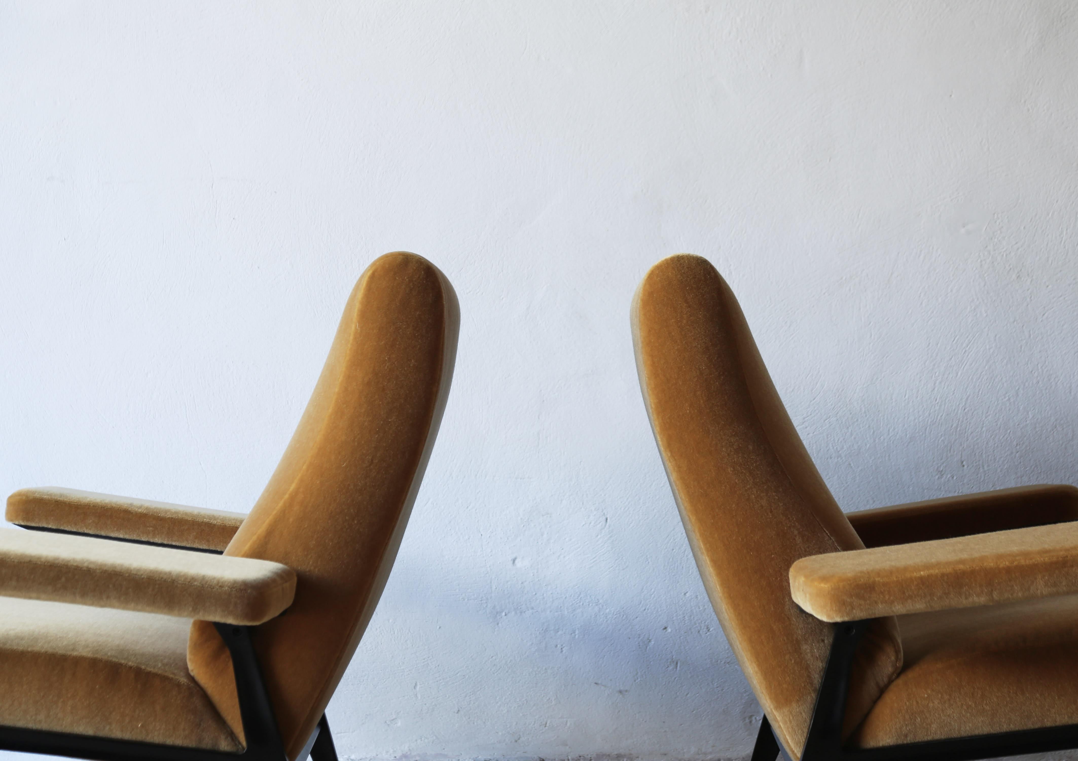 Rara coppia di autentiche sedie da sala Roberto Menghi degli anni '50, Italia, New Mohair puro In condizioni buone in vendita a LEWES, GB