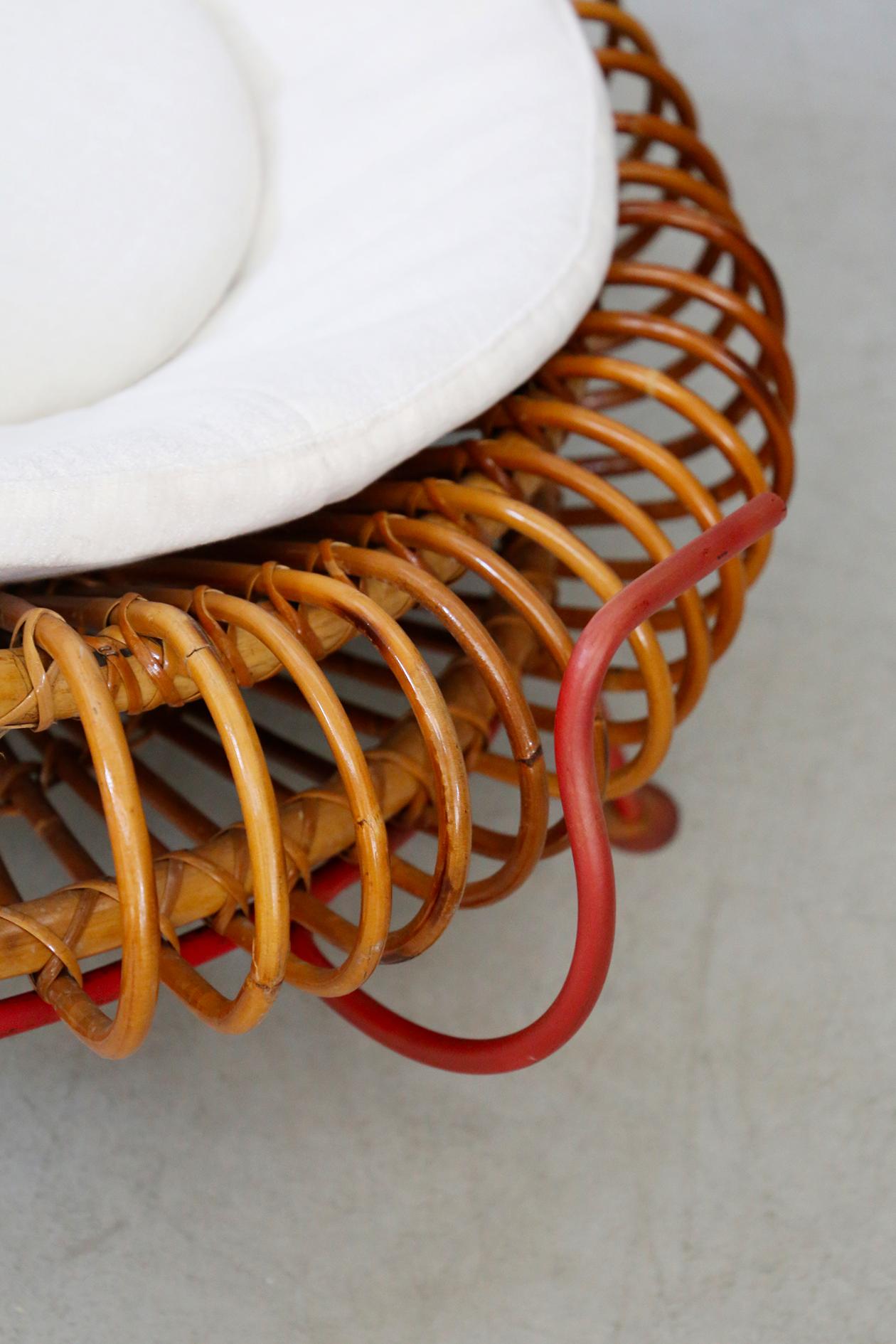 Rare paire de fauteuils en bambou conçus par Janine Abraham et Dirk Jan Rol en 1950. 
La particularité de ces deux fauteuils est leur structure en fer qui se poursuit et forme les repose-mains et une poignée en haut du dossier qui permet le