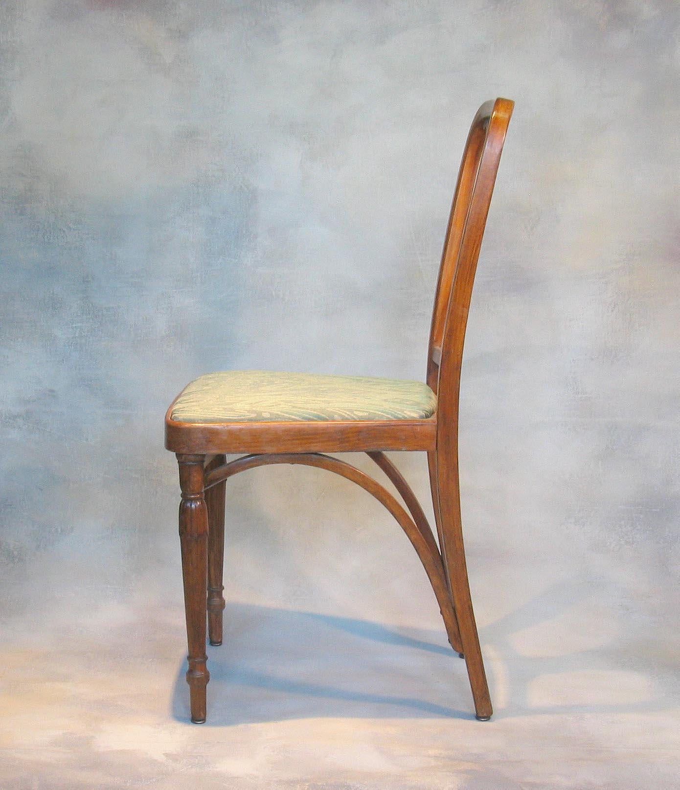 Rare Pair of Bentwood Side Chairs by Jacob & Josef, Czechoslovakia, circa 1920 In Good Condition For Sale In Ottawa, Ontario