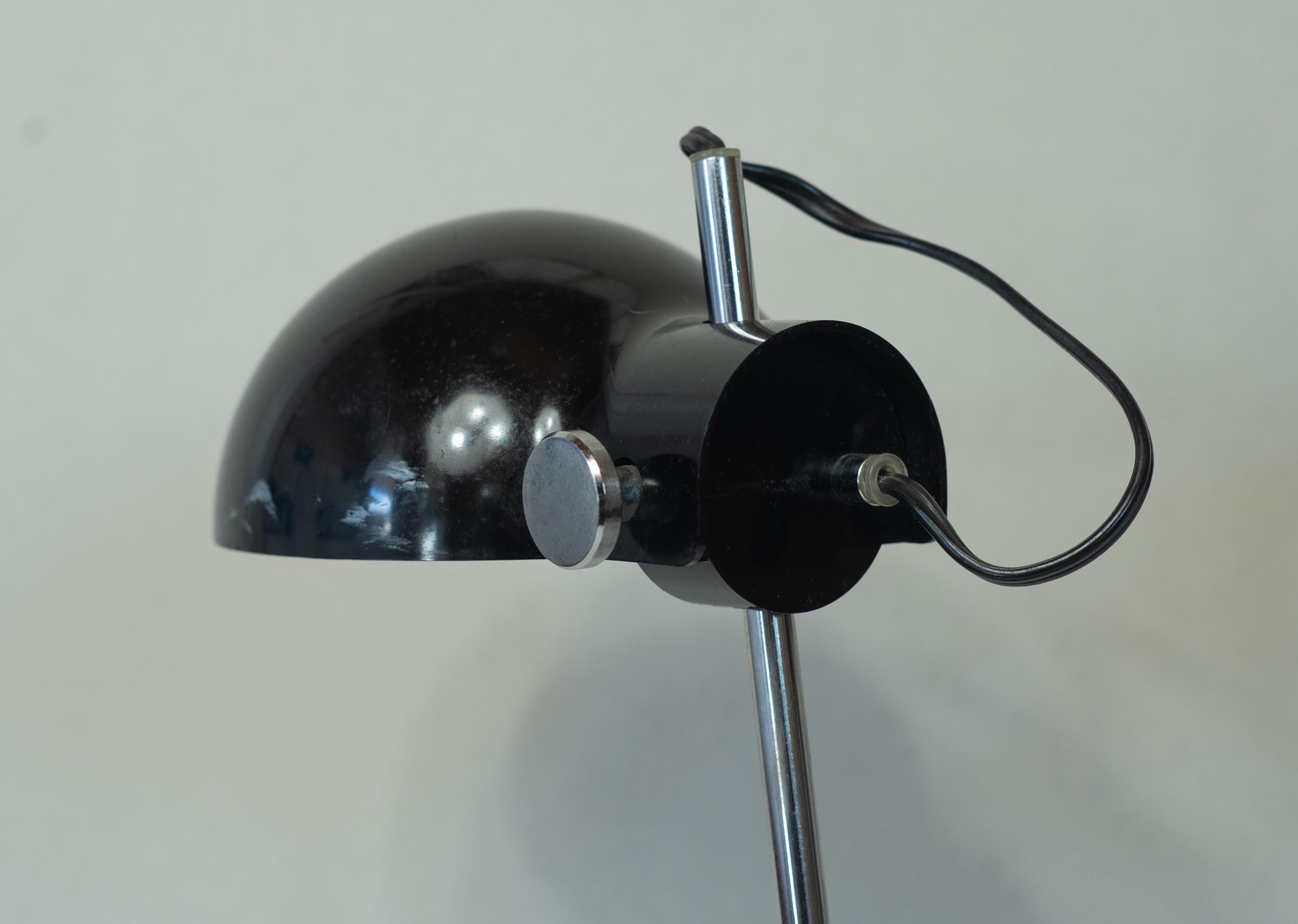 Giapponese Rara coppia di lampade da scrivania Lightolier Space AGE in nero e nichel, prodotte in Giappone in vendita