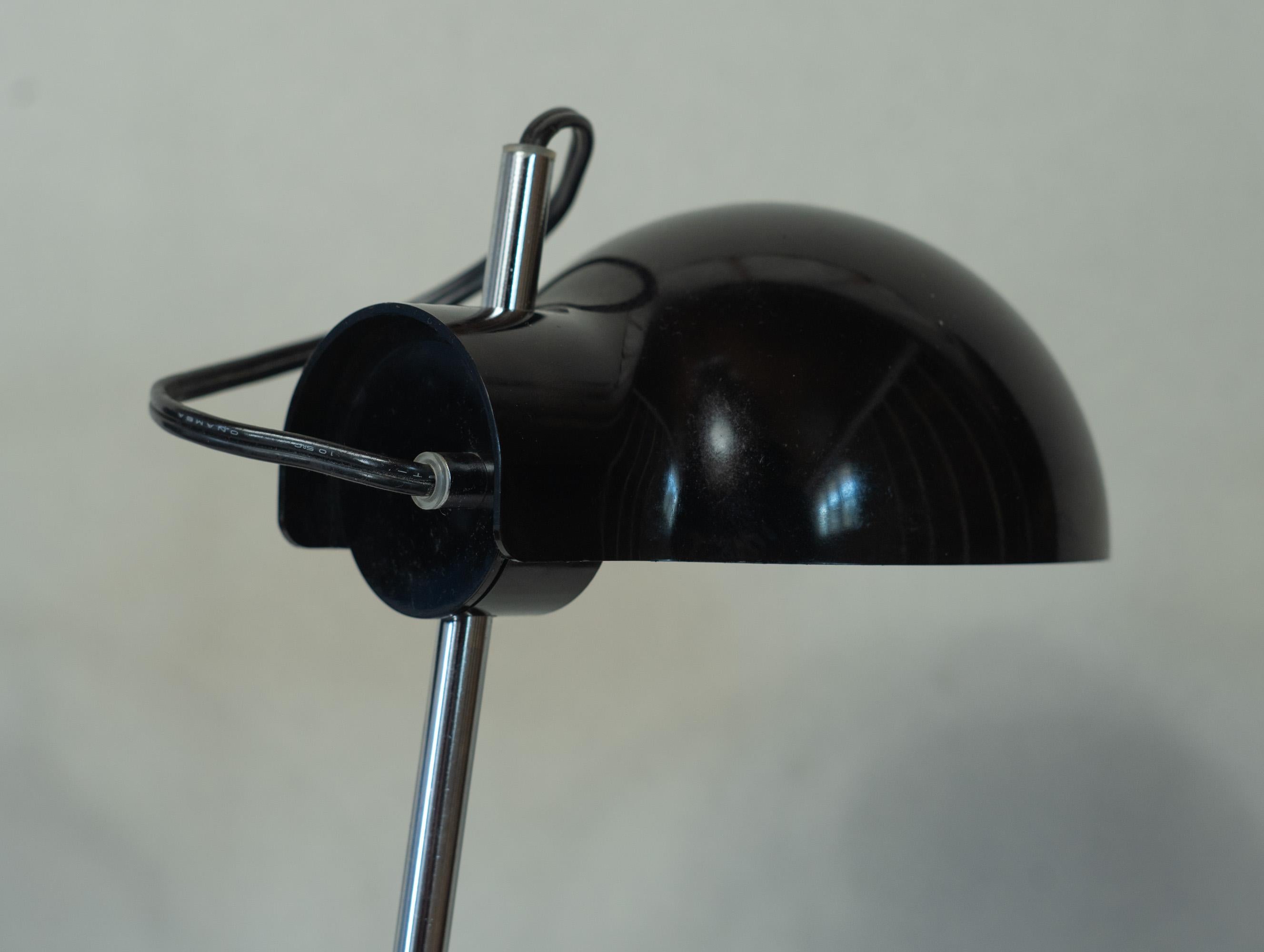 Placcato Rara coppia di lampade da scrivania Lightolier Space AGE in nero e nichel, prodotte in Giappone in vendita