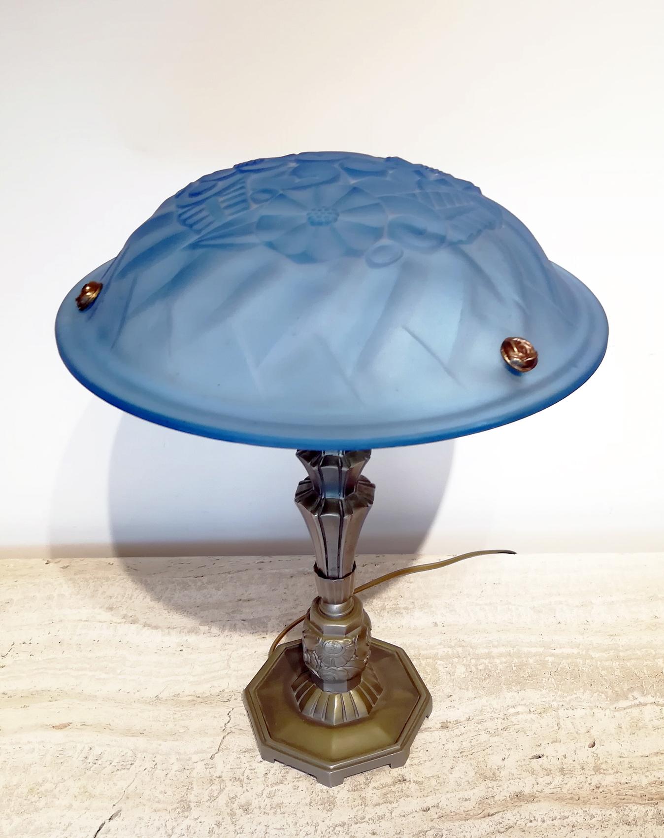 Frosted Rare Pair of blue French Art Deco Table Lamps designed by Degue For Sale
