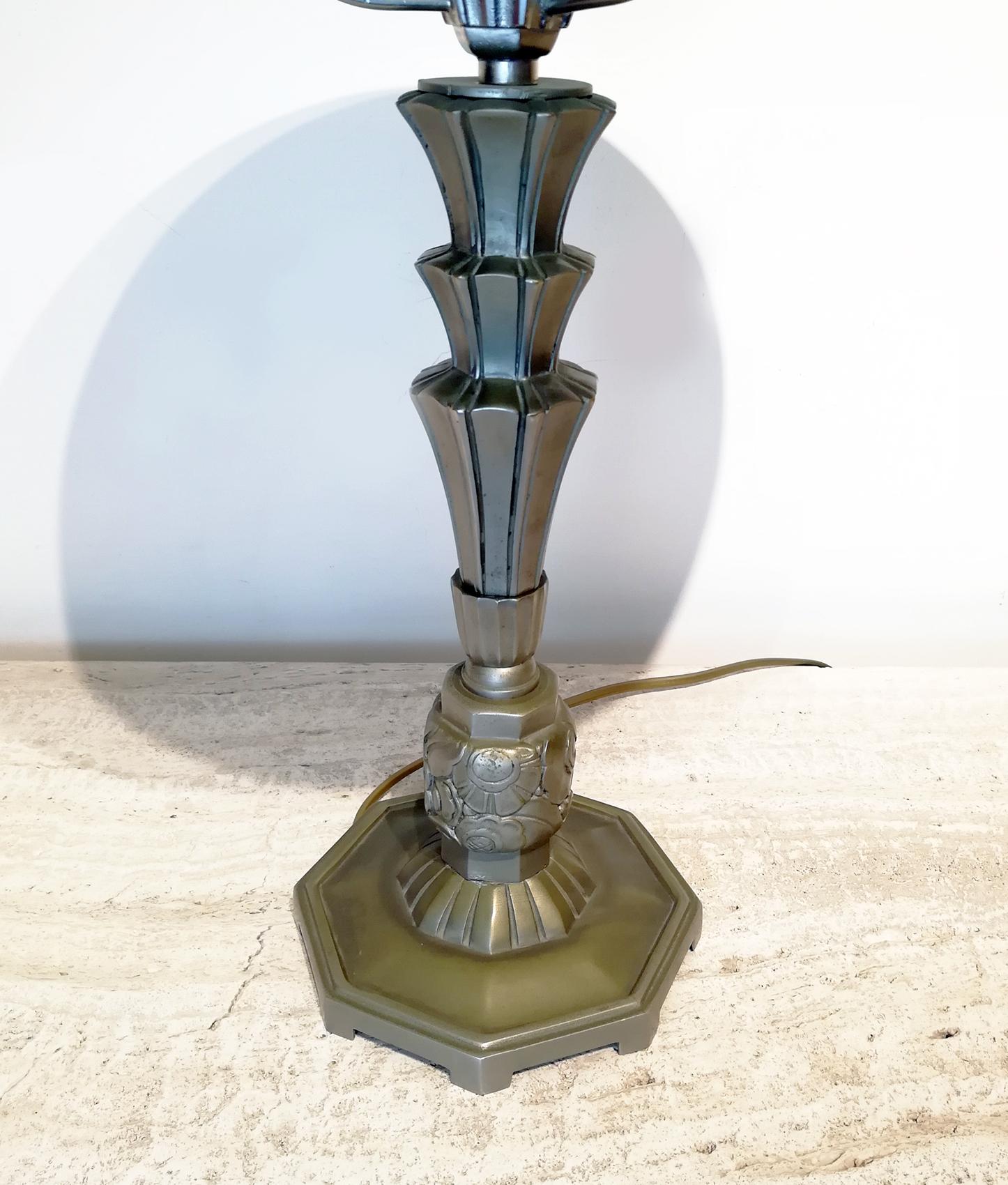 Rare Pair of blue French Art Deco Table Lamps designed by Degue In Good Condition For Sale In Beirut, LB