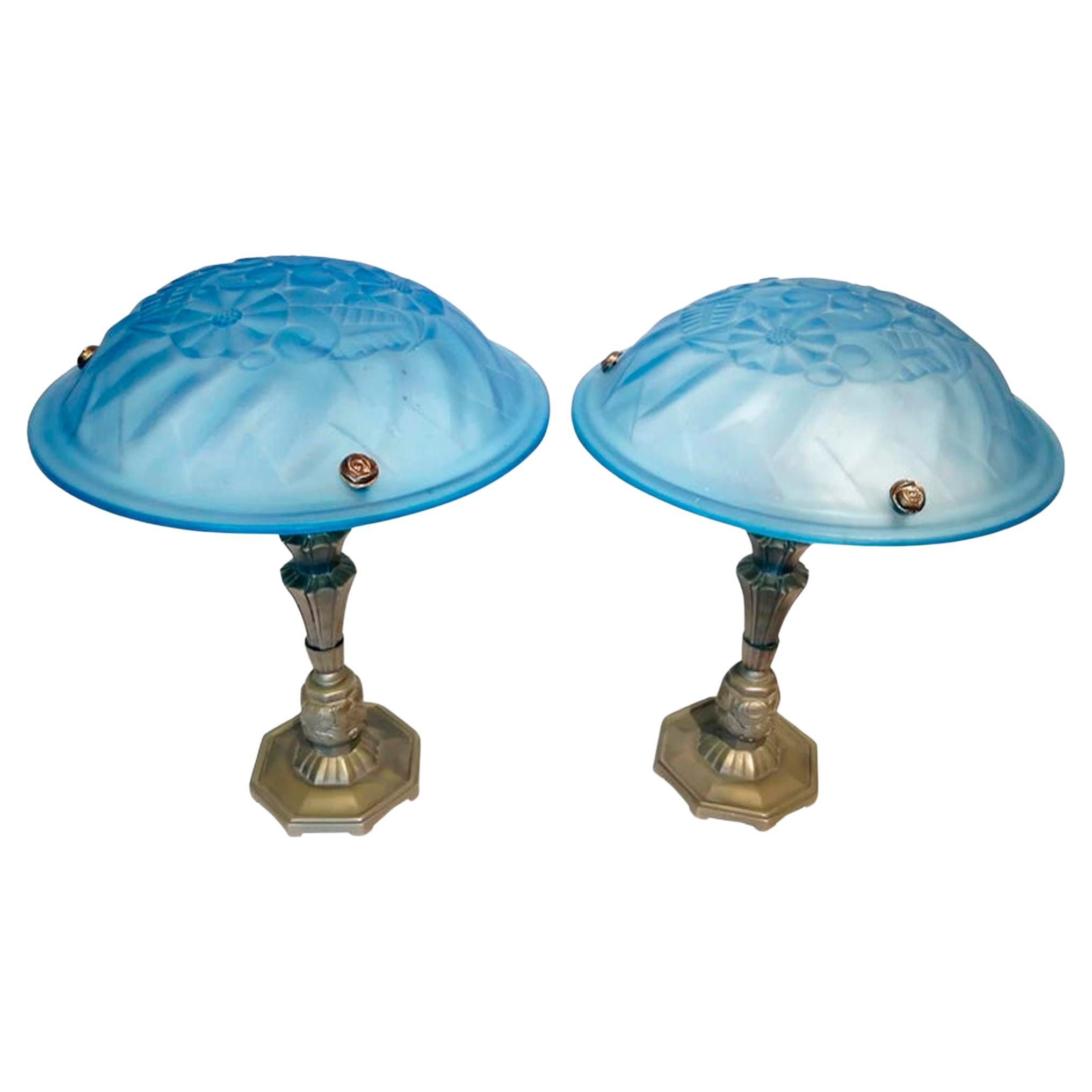 Seltenes Paar blauer französischer Art déco-Tischlampen im Art déco-Stil, entworfen von Degue