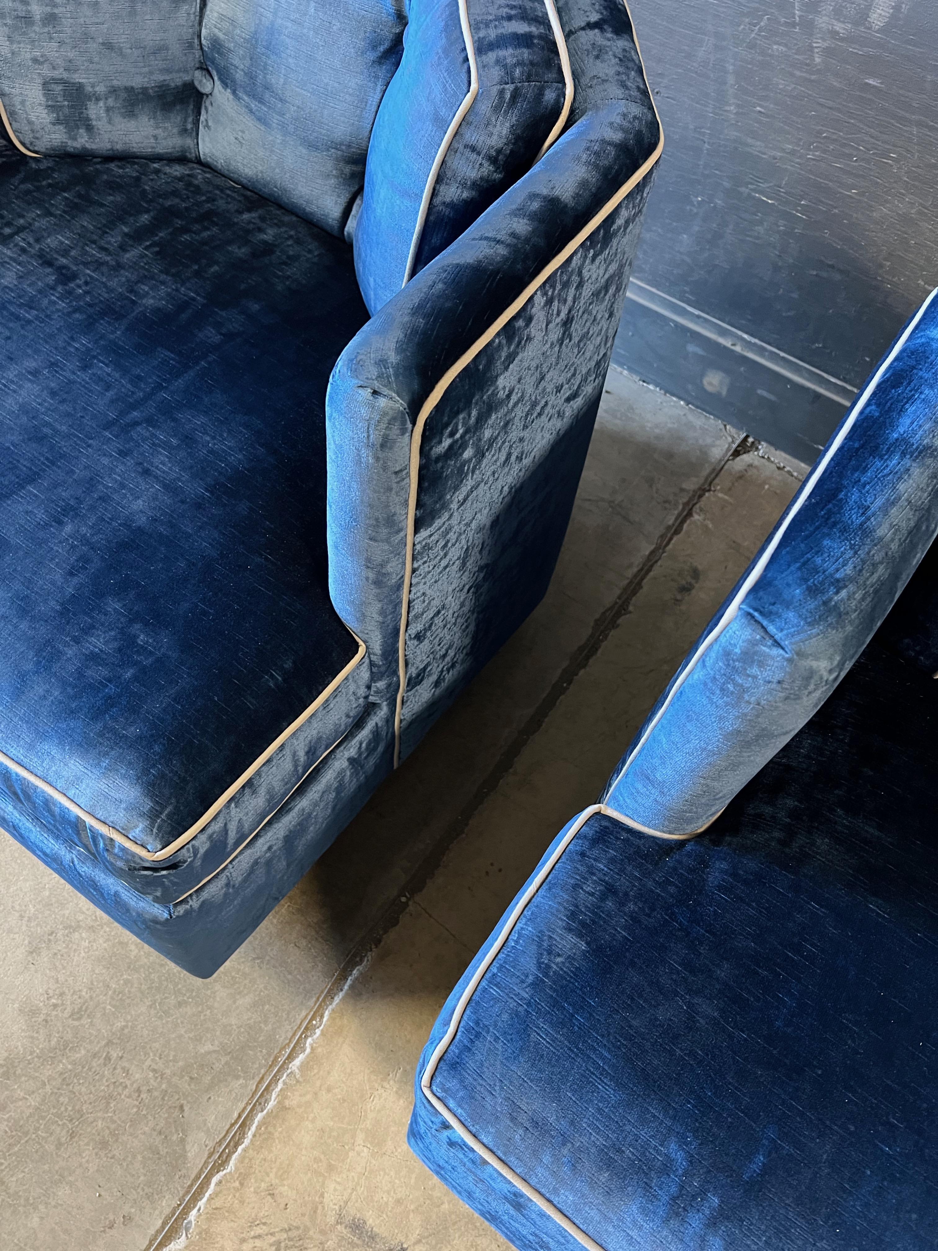 Seltenes Paar blauer Samt-Loungesessel mit Federrückenlehne, Milo Baughman zugeschrieben im Angebot 5