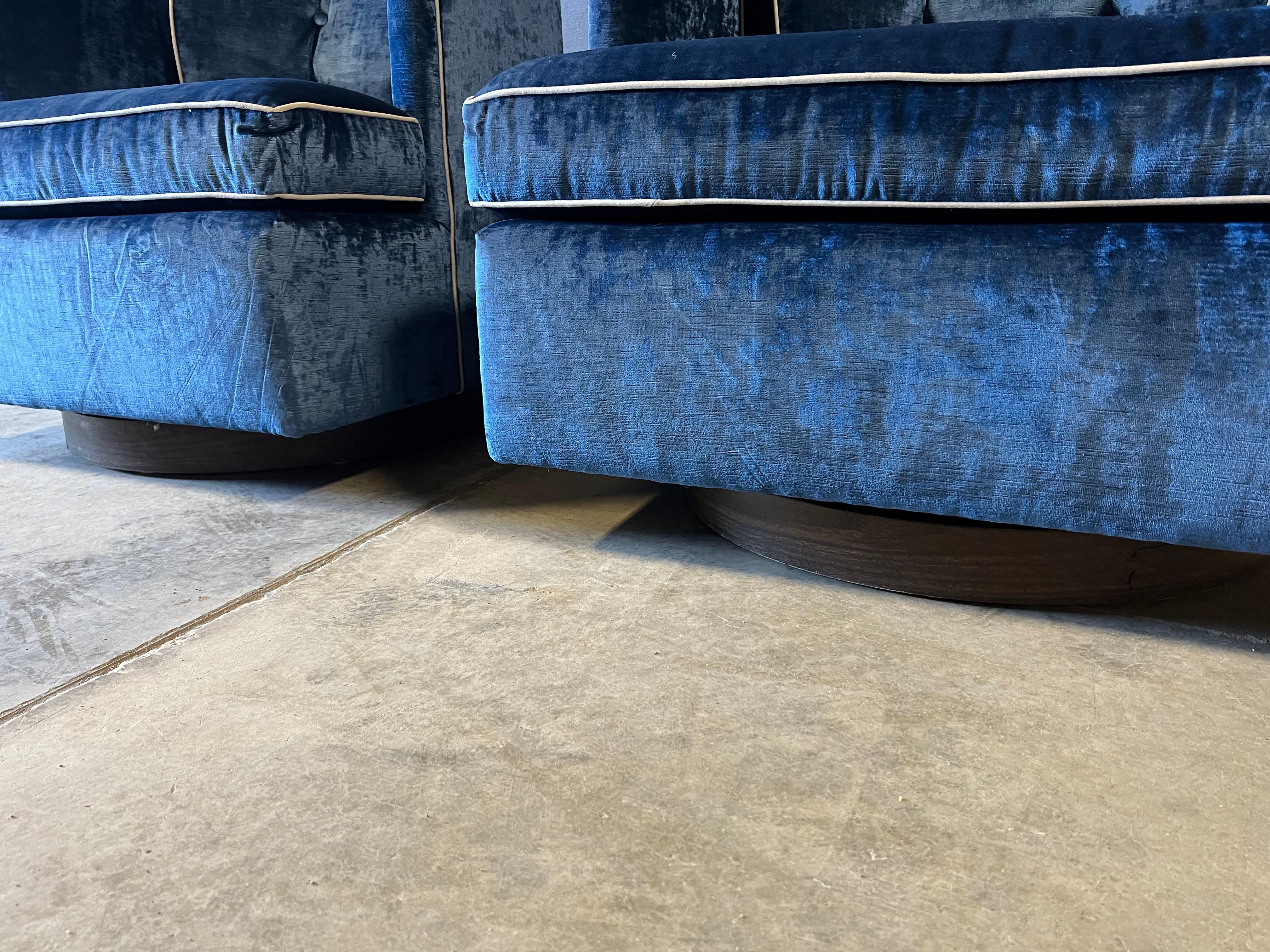 Rare Pair of blue velvet barrel back lounge Chairs Attributed to Milo Baughman For Sale 4