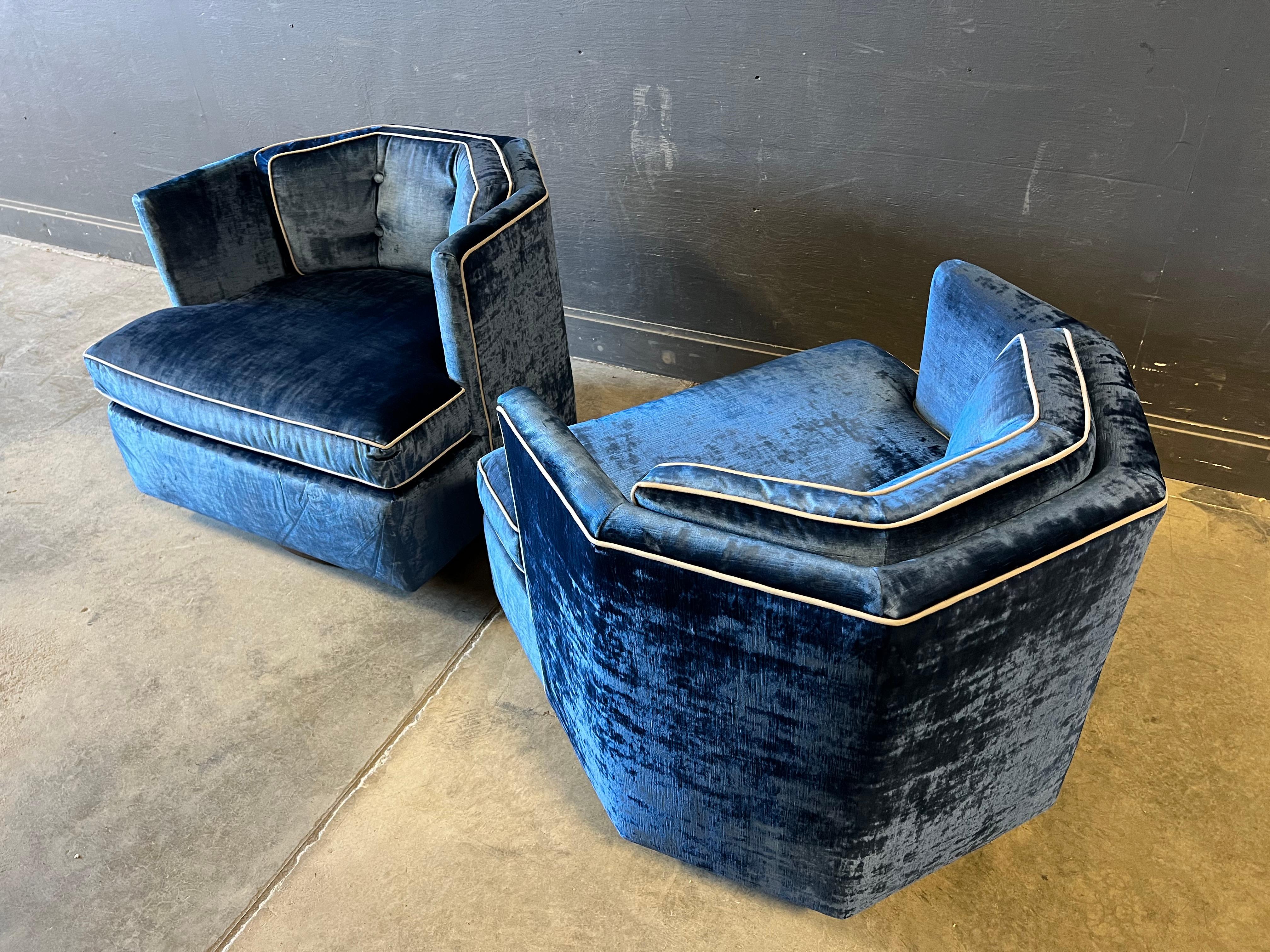 Rare Pair of blue velvet barrel back lounge Chairs Attributed to Milo Baughman For Sale 5