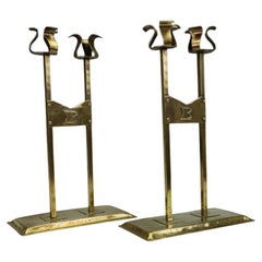 Rara coppia di candelieri in ottone, attribuiti alla scuola di Margaret Gilmour