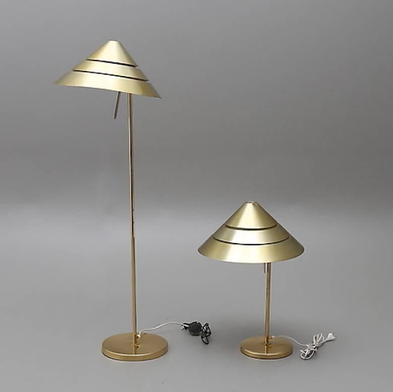 Impressive and extremely rare pair of floor and table lamp designed by Hans Agne Jakobsson. Both lamp are made in brass. The head can be turned on horizontally and on both sides.
