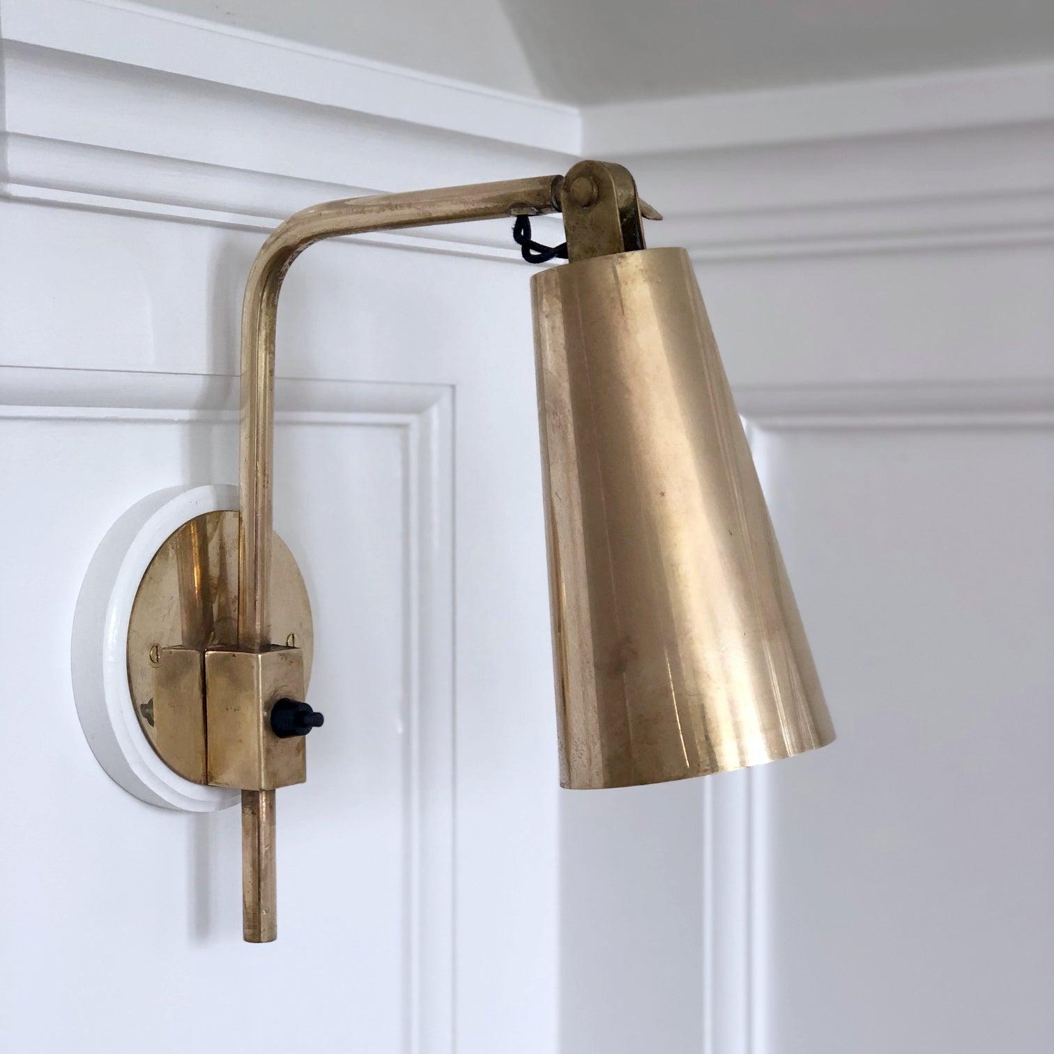Paavo Tynell & Taito Oy, Mid-Century Modern design

Pair of brass vintage wall lights, designer Paavo Tynell and manufacturer Taito Oy. 

Provenance: Hotel Vaakuna in the 1952. 

The lights have been fully restored and rewired, ready for use. They