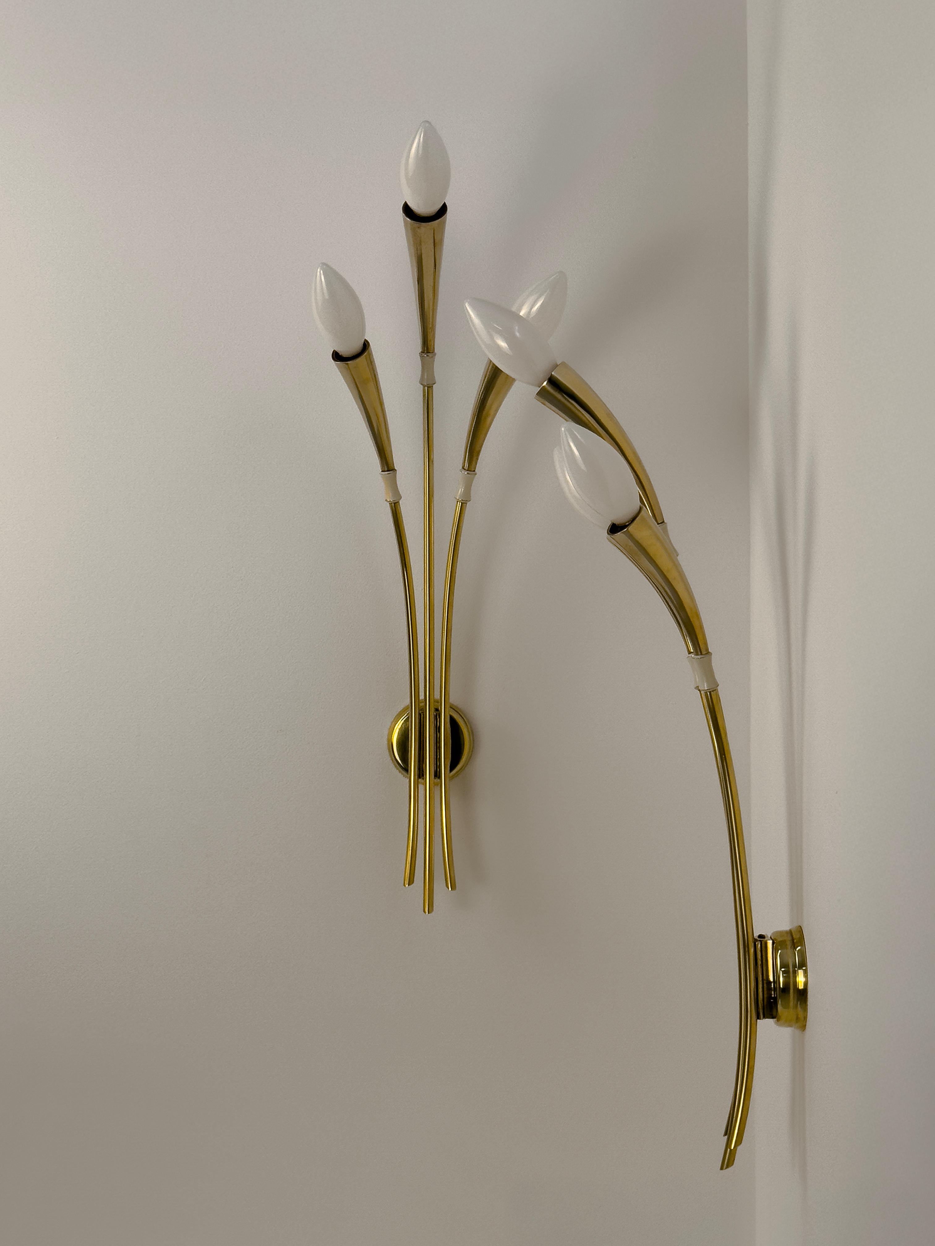 Rara coppia di applique in ottone disegnate da Oscar Torlasco per Lumi, Italia anni '50. in vendita 5