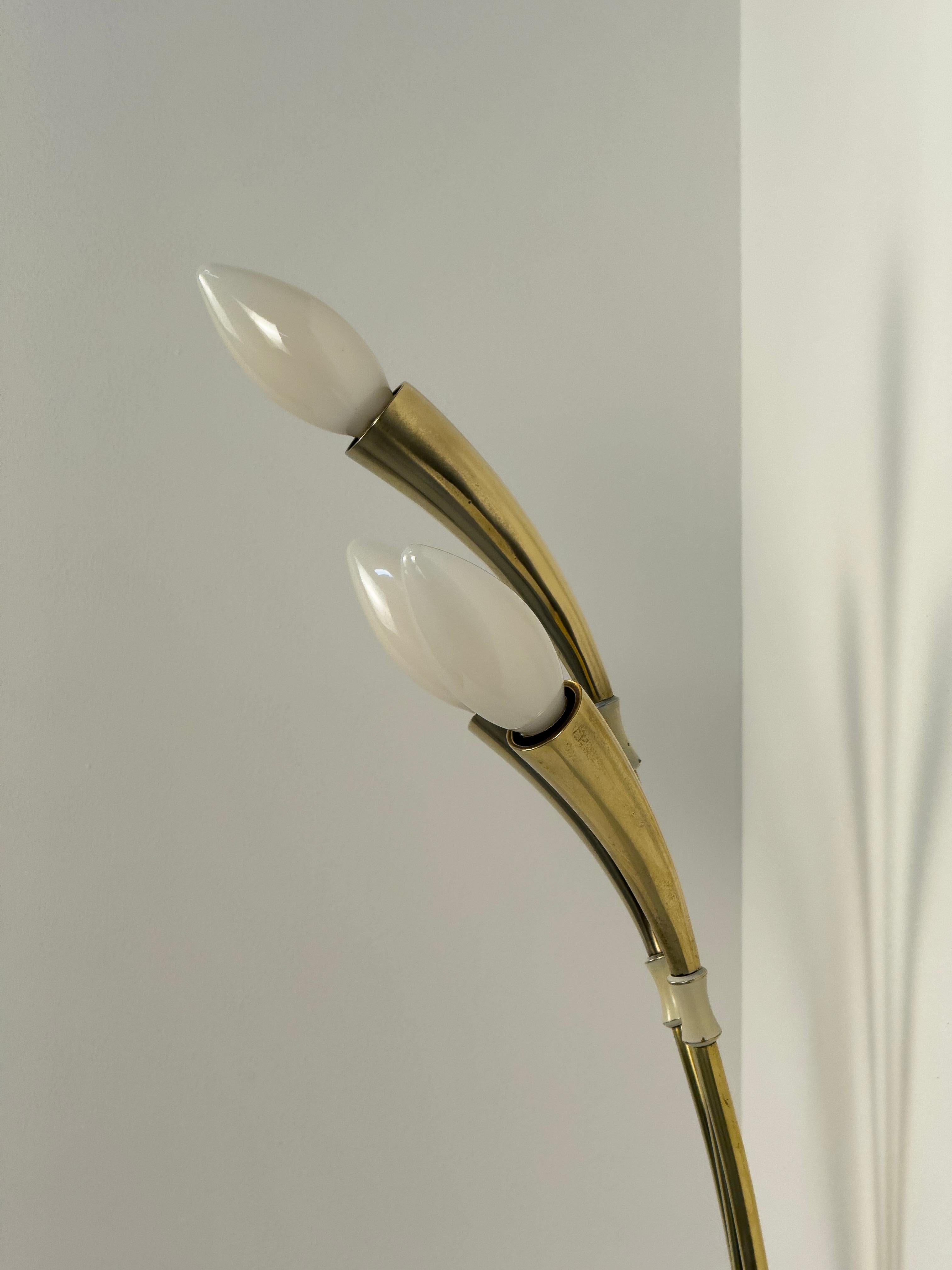 Rara coppia di applique in ottone disegnate da Oscar Torlasco per Lumi, Italia anni '50. in vendita 12