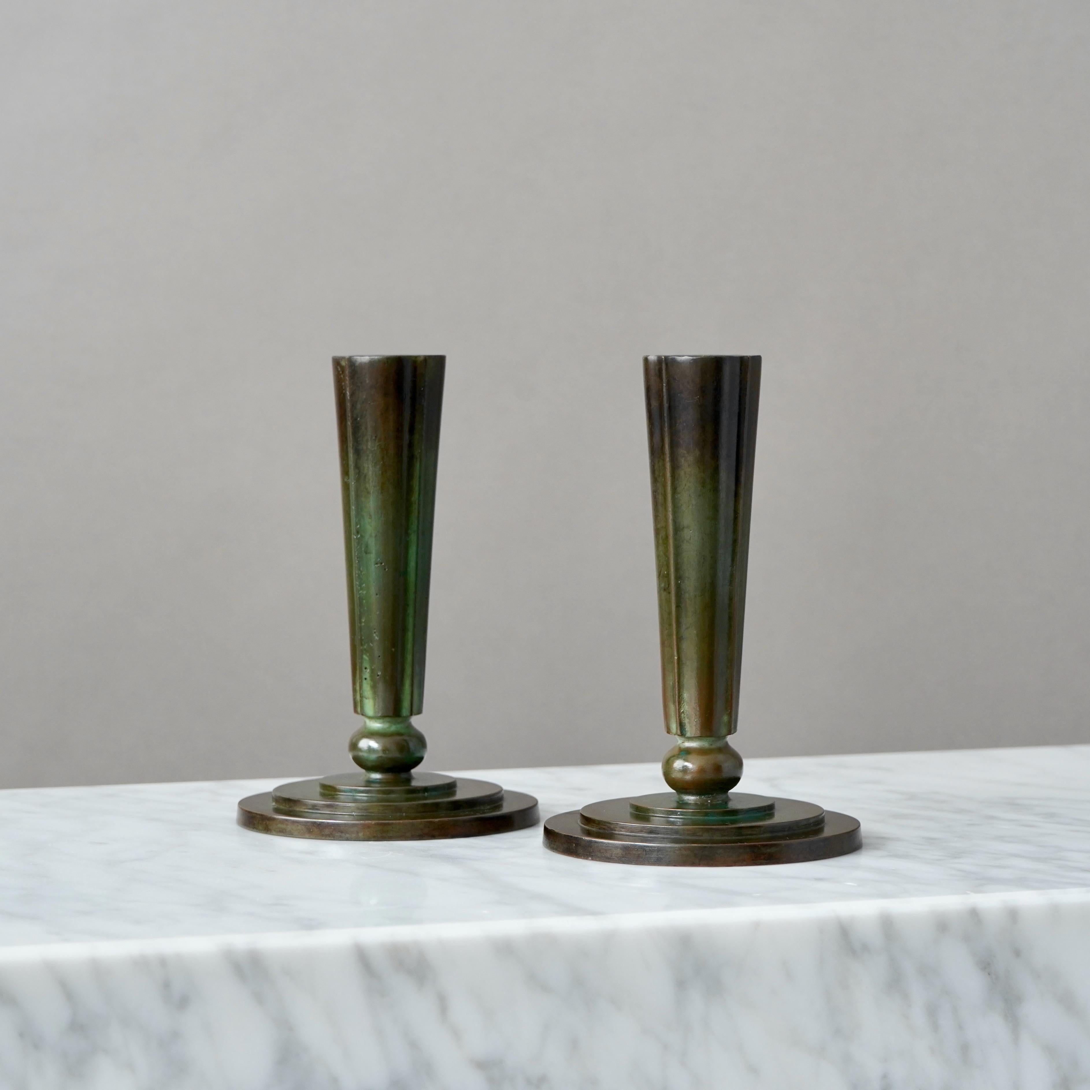 Rara coppia di vasi e candelabri Art Déco in bronzo di GAB, Svezia, anni '30 in vendita 4