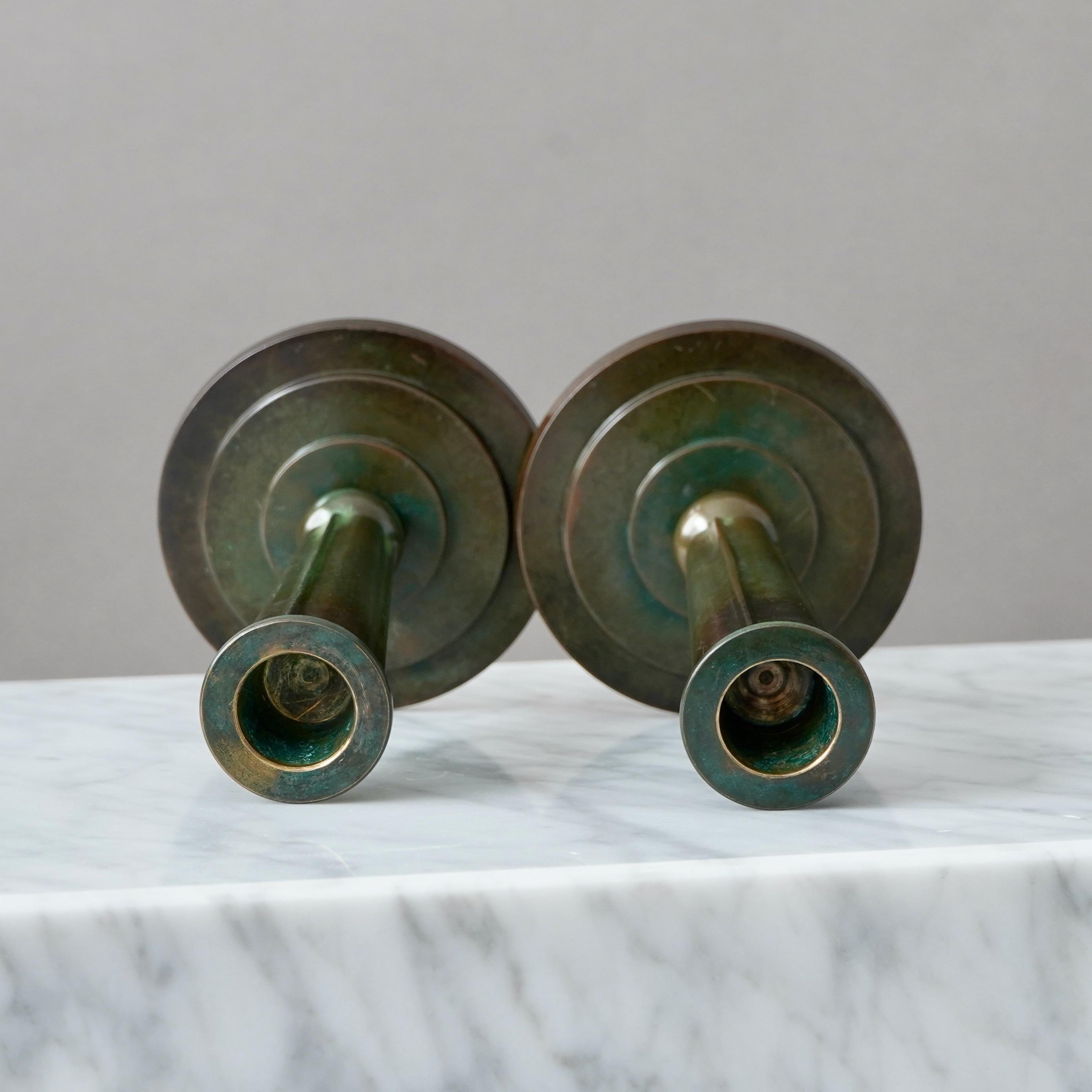 Calco Rara coppia di vasi e candelabri Art Déco in bronzo di GAB, Svezia, anni '30 in vendita