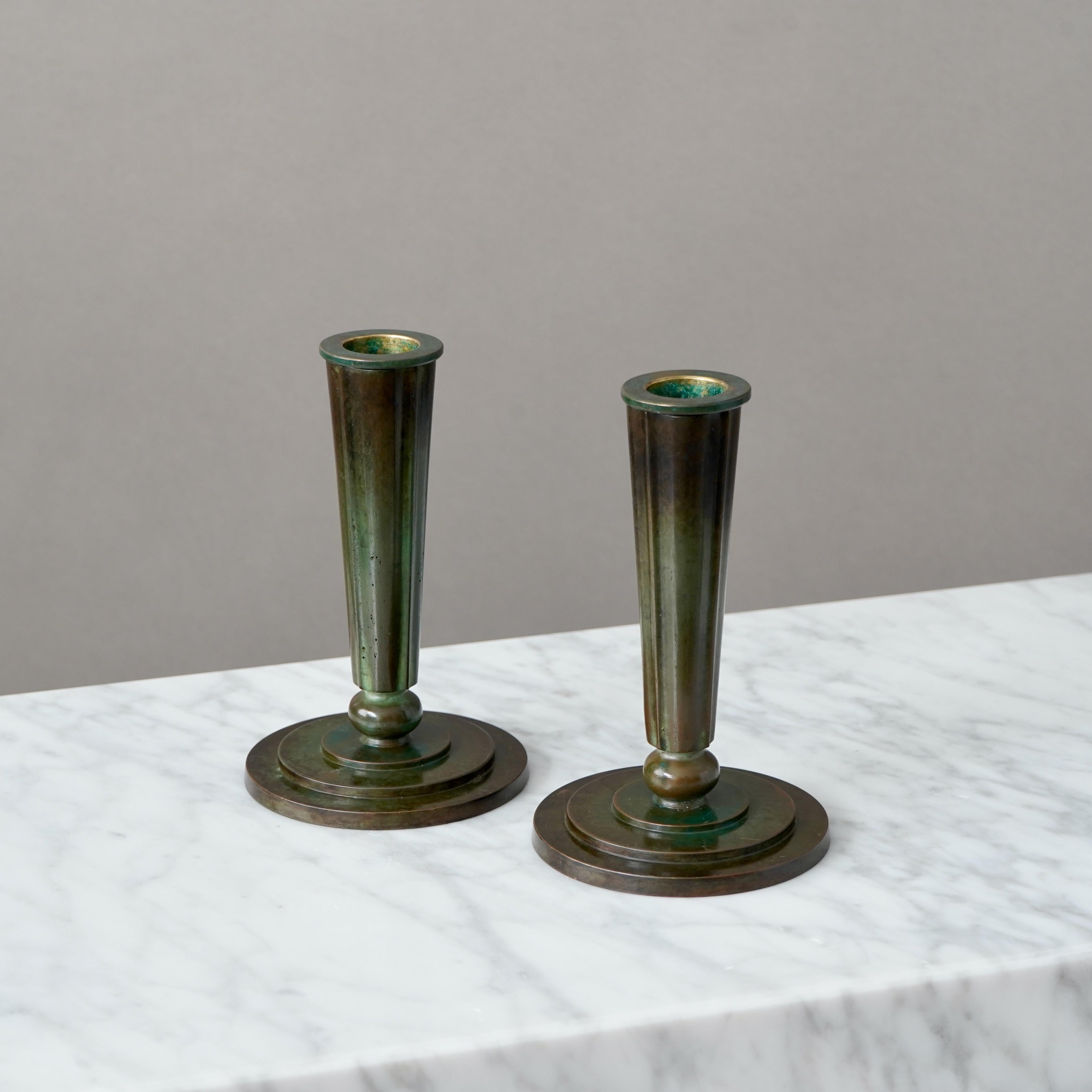 Rara coppia di vasi e candelabri Art Déco in bronzo di GAB, Svezia, anni '30 in vendita 1