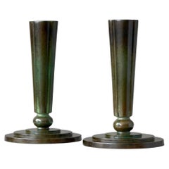 Raro par de jarrones y candeleros Art Déco de bronce de GAB, Suecia, años 30