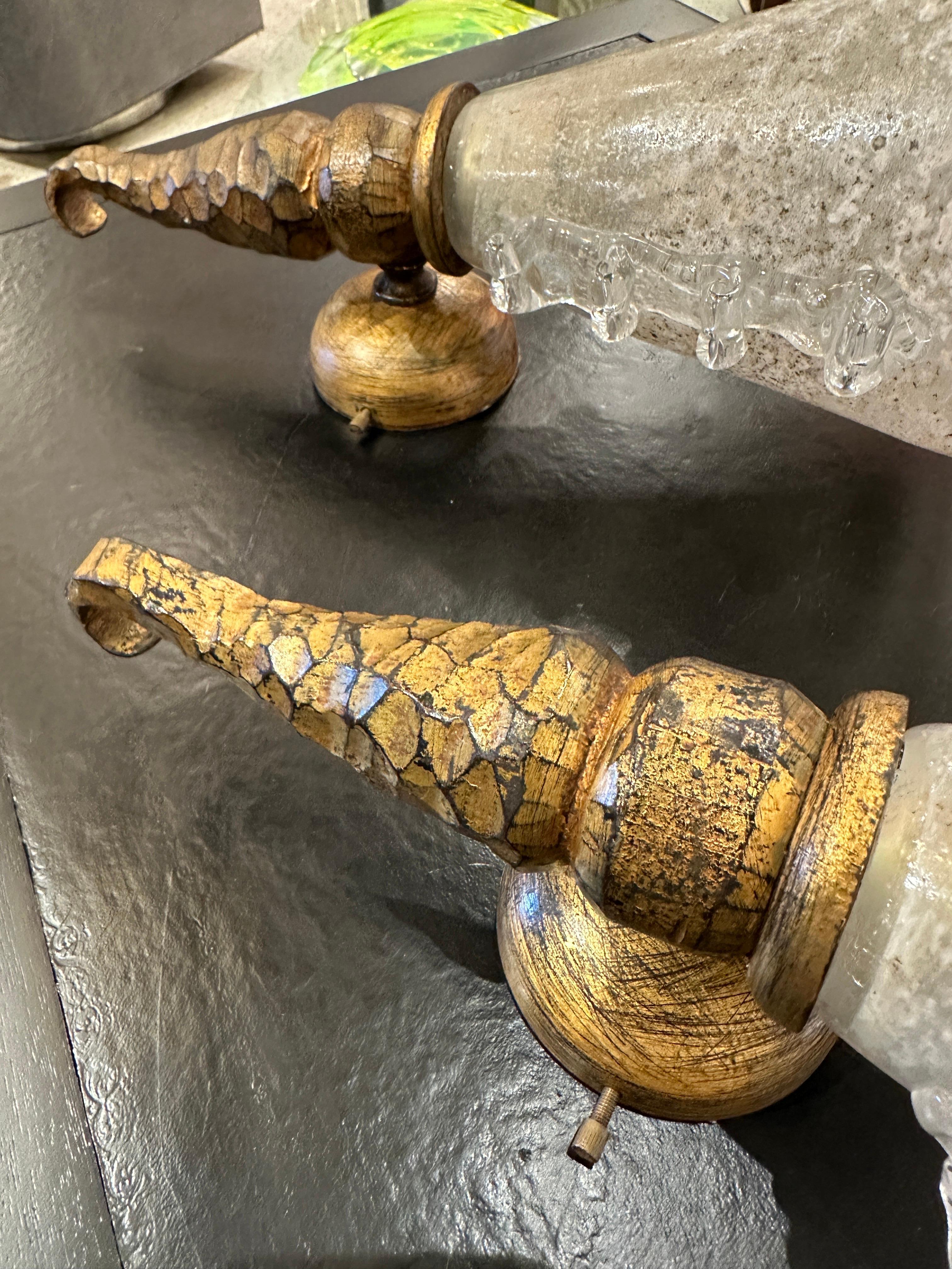 Raro Par de Apliques de Bronce y Cristal de Murano Estilo Brutal de Banci Firenze mediados del siglo XX en venta