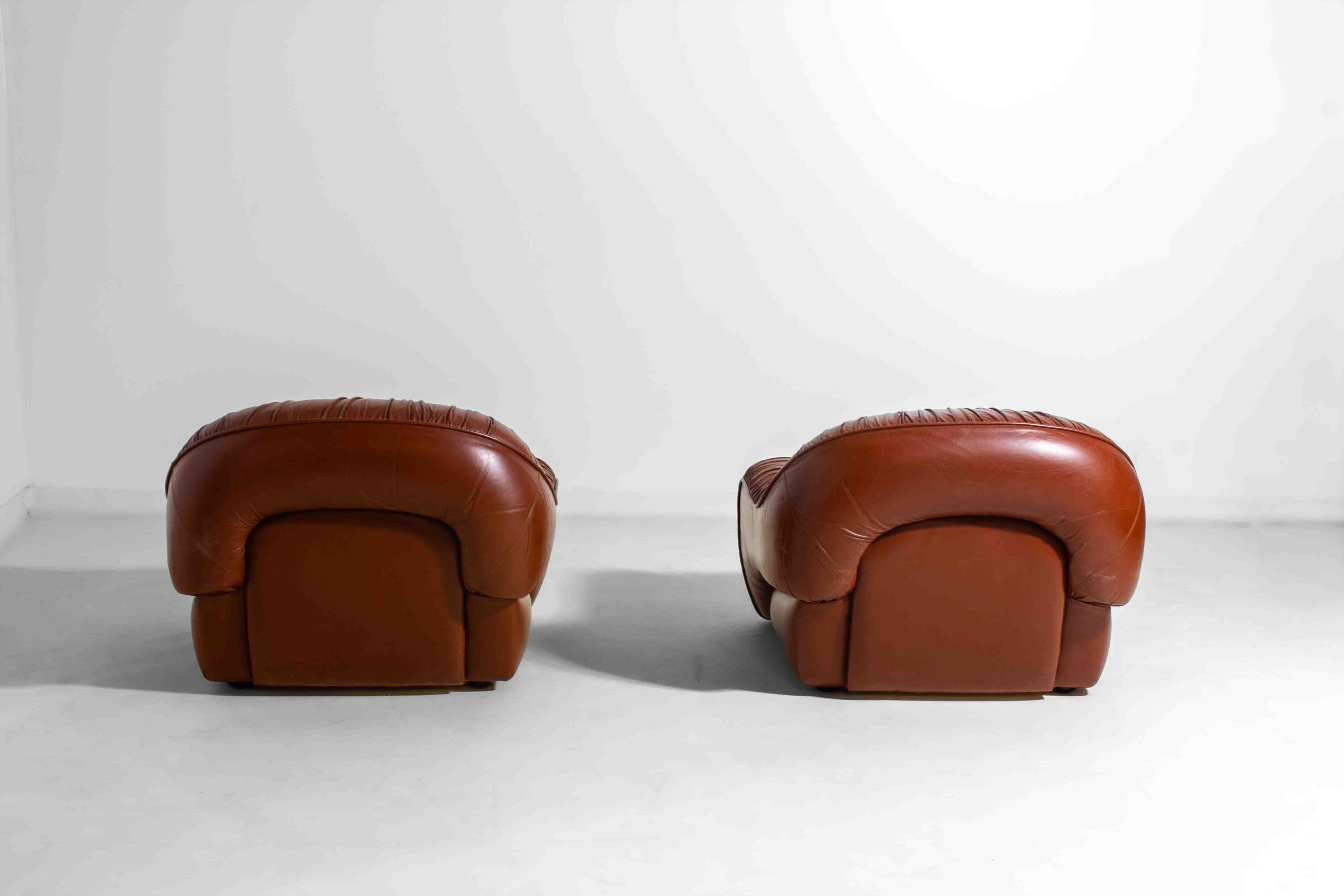 Cuir Rare paire de chaises longues 