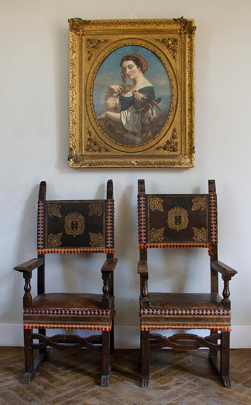 Rare Pair of Carved Wood and Leather Seignorial Thrones, 17th Century 4