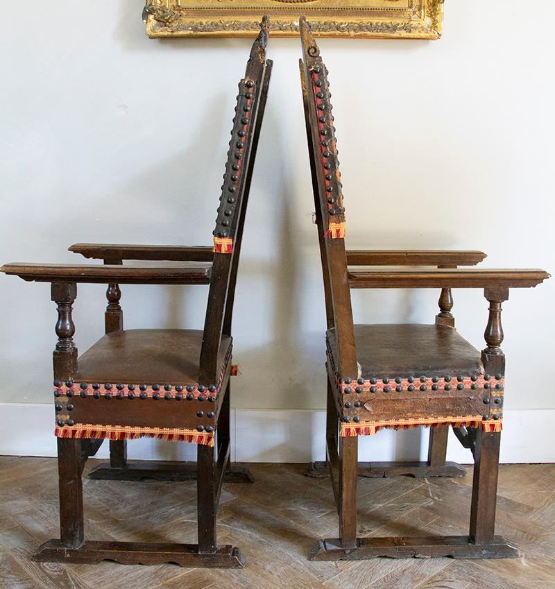 Rare Pair of Carved Wood and Leather Seignorial Thrones, 17th Century 9