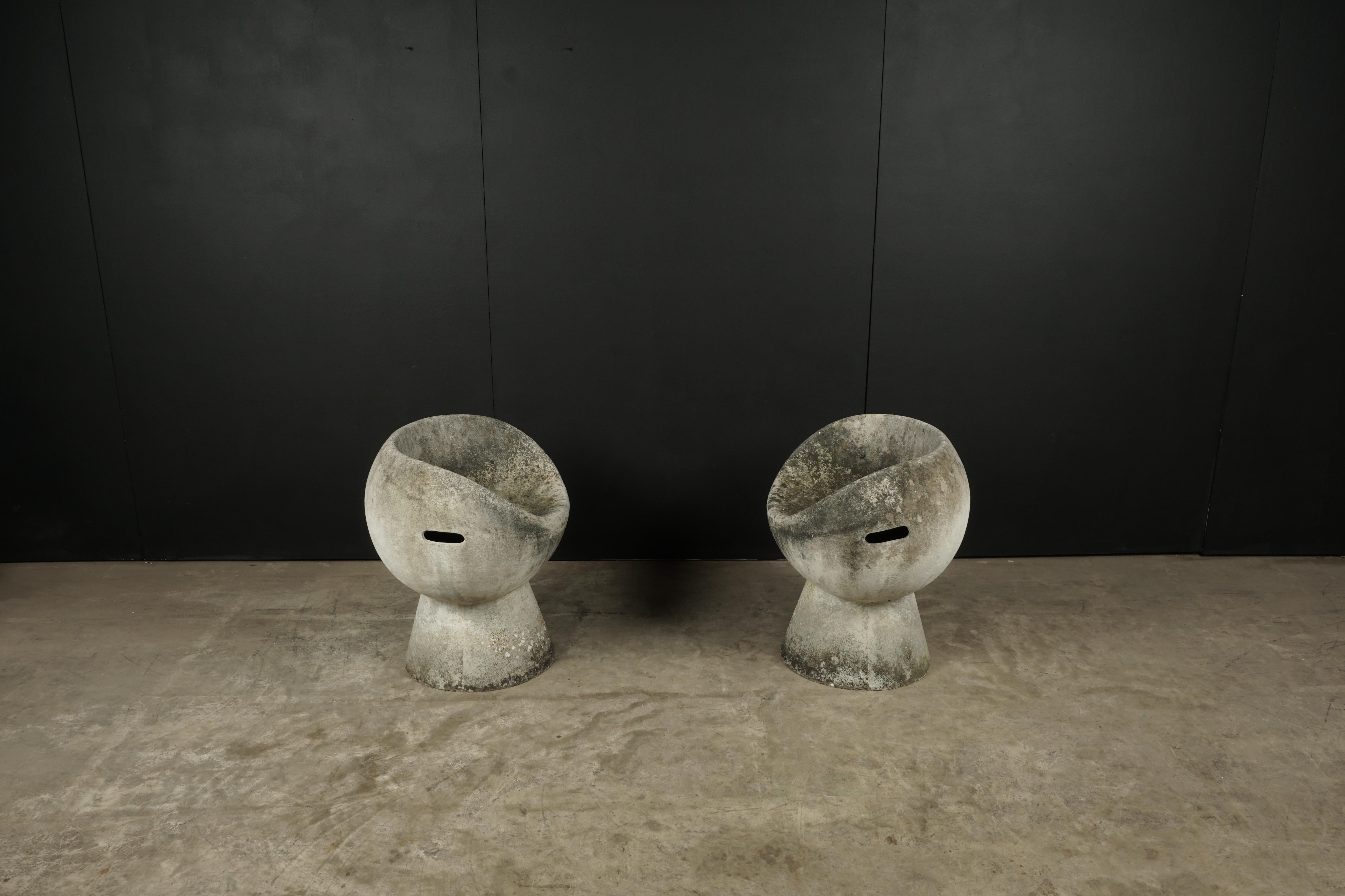 Rare Pair of Concrete Pod Chairs by Willy Guhl, Switzerland, circa 1960 2