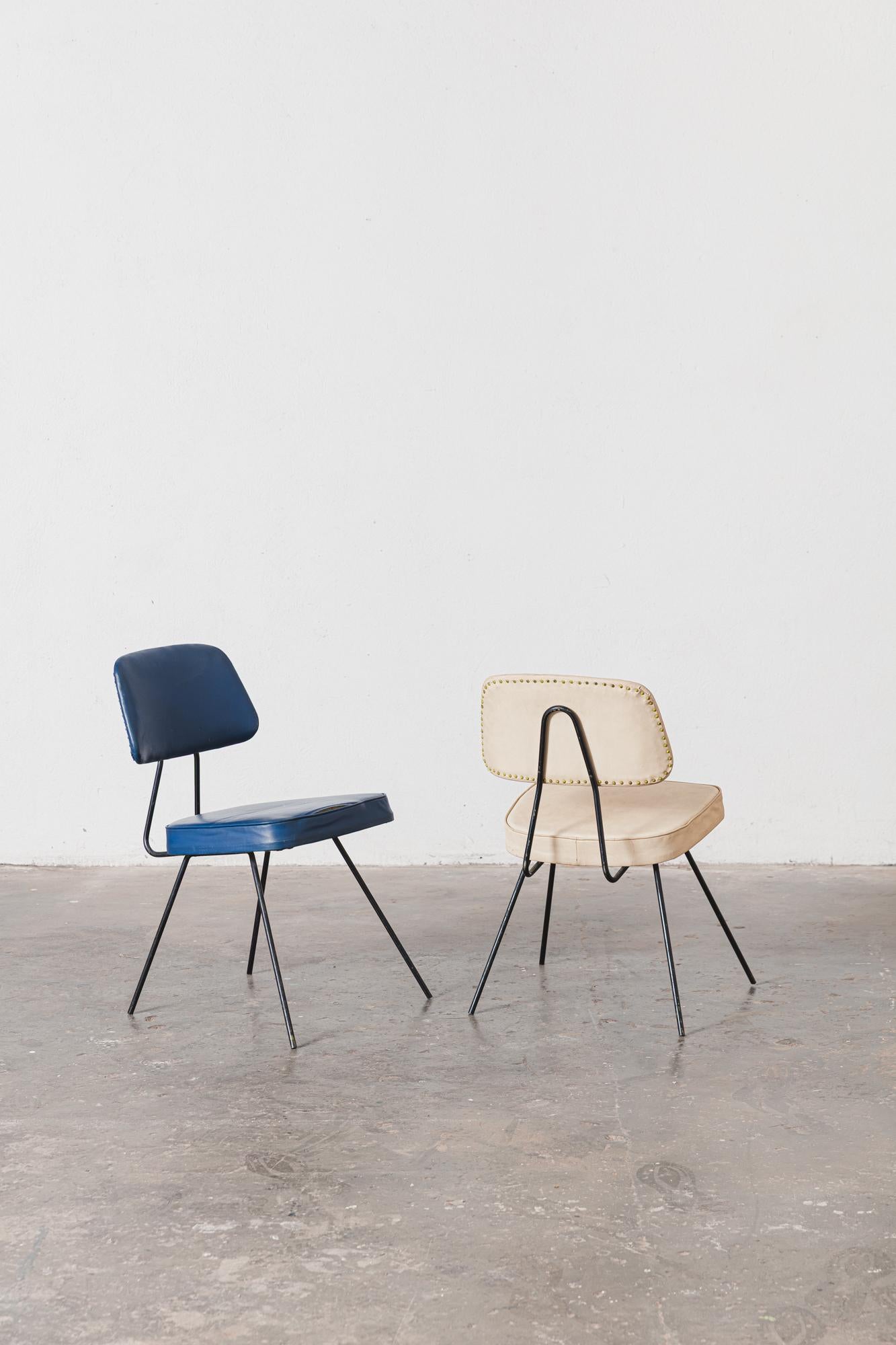 Mid-Century Modern Rare pair of chairs by Carlo Hauner for Moveis Artesanal For Sale