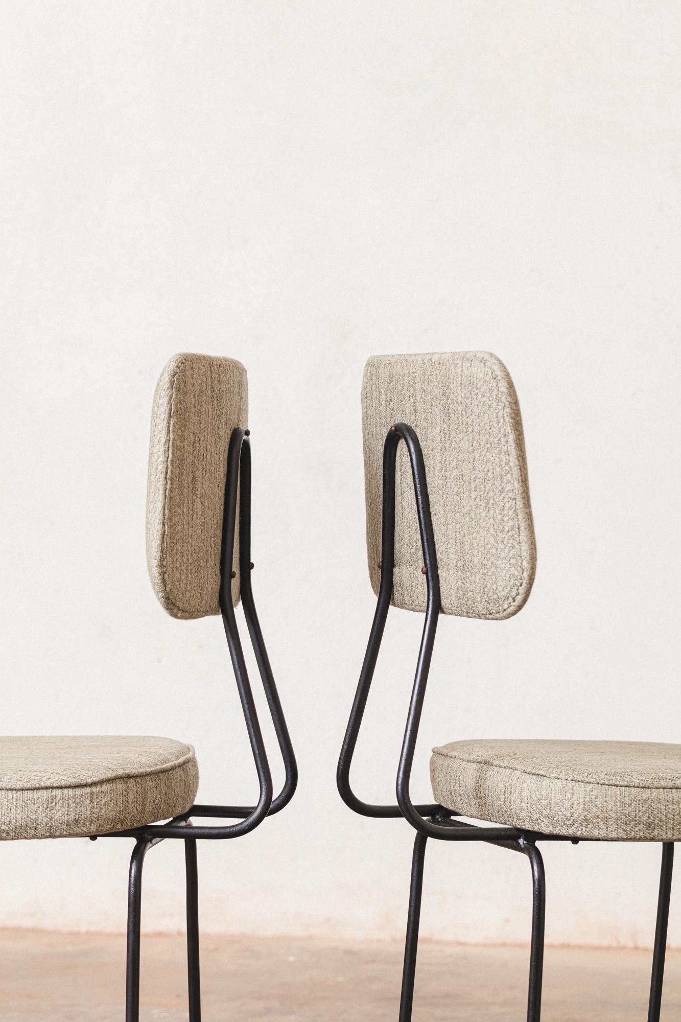 20ième siècle Rare paire de chaises de Carlo Hauner en vente