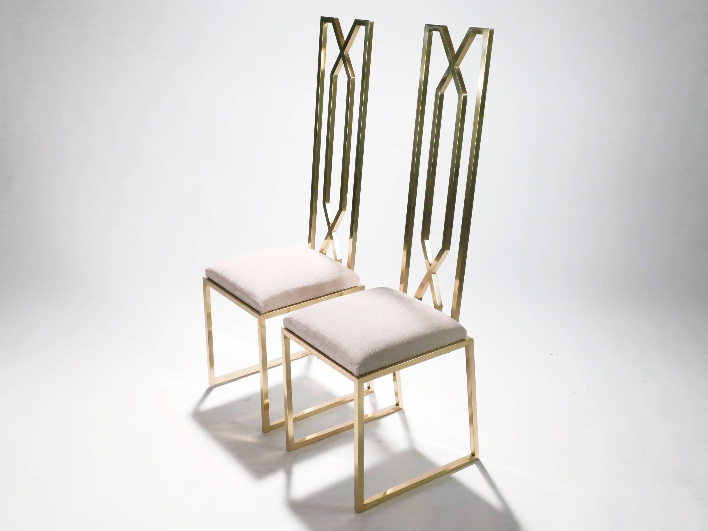 Designer Willy Rizzo’s noble and extravagant tastes are evident in this pair of midcentury chairs. Cool brass is fashioned into an inventive, geometric design that towers high above the newly upholstered, textured cotton seats. The bright brass and