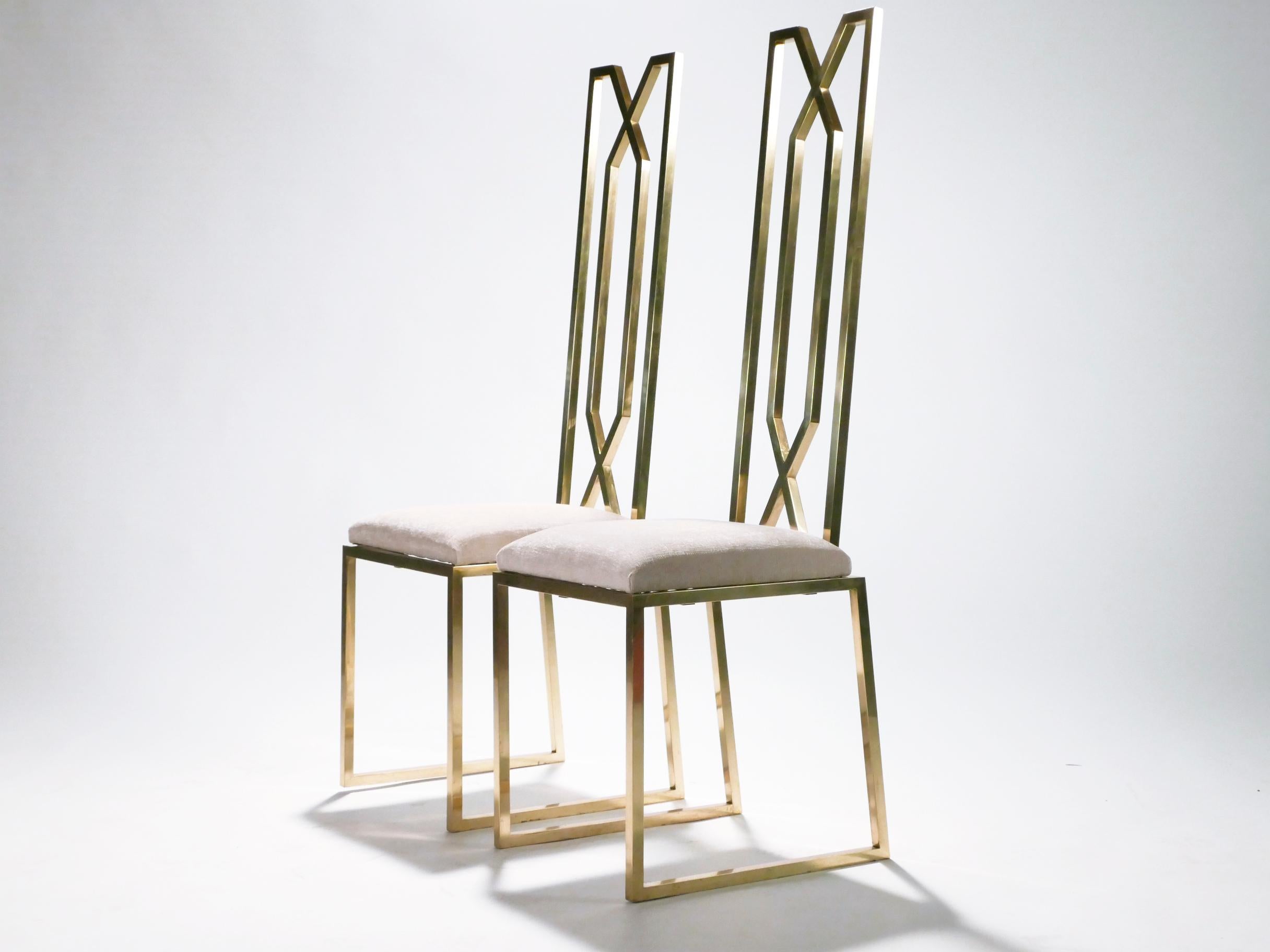 Designer Willy Rizzo’s noble and extravagant tastes are evident in this pair of Hollywood Regency chairs. Cool brass is fashioned into an inventive, geometric design that towers high above the newly upholstered, textured cotton seats. The bright