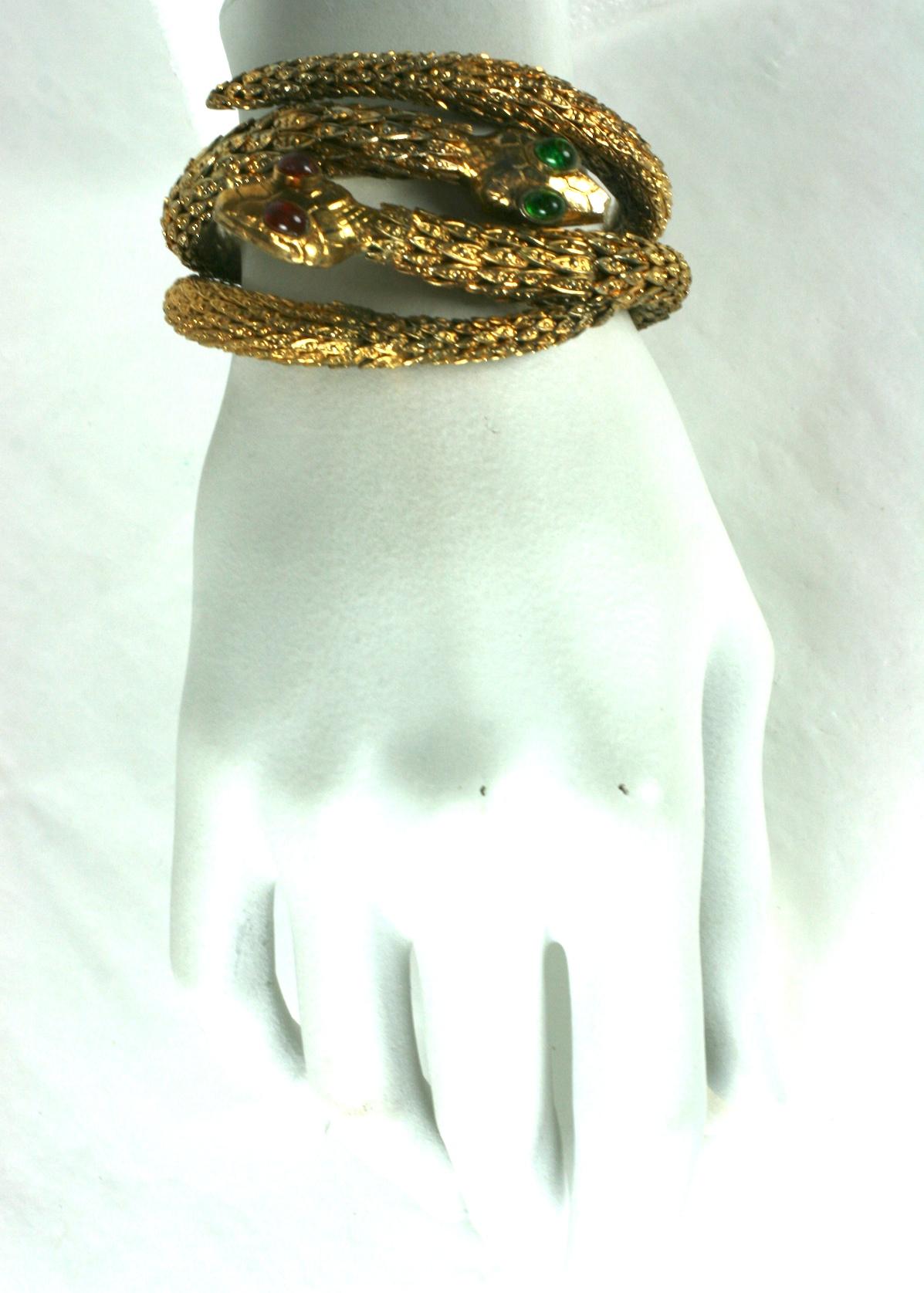Rare paire de bracelets jonc serpent haute couture Chanel, Maison Goossens en vente 5