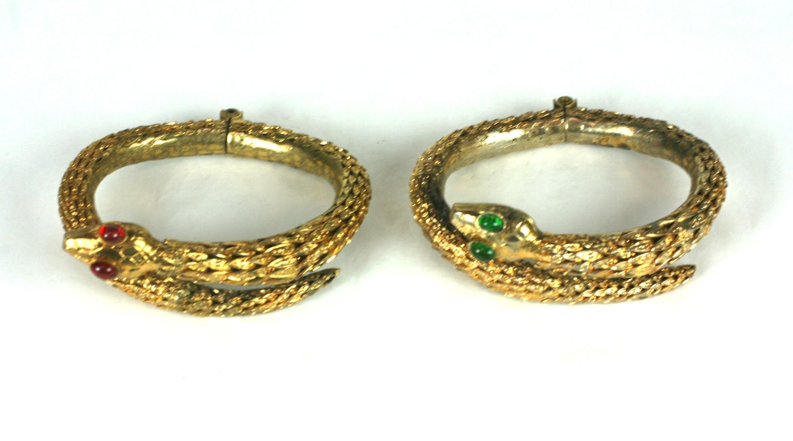Rare paire de bracelets jonc serpent haute couture Chanel, Maison Goossens Bon état - En vente à Riverdale, NY