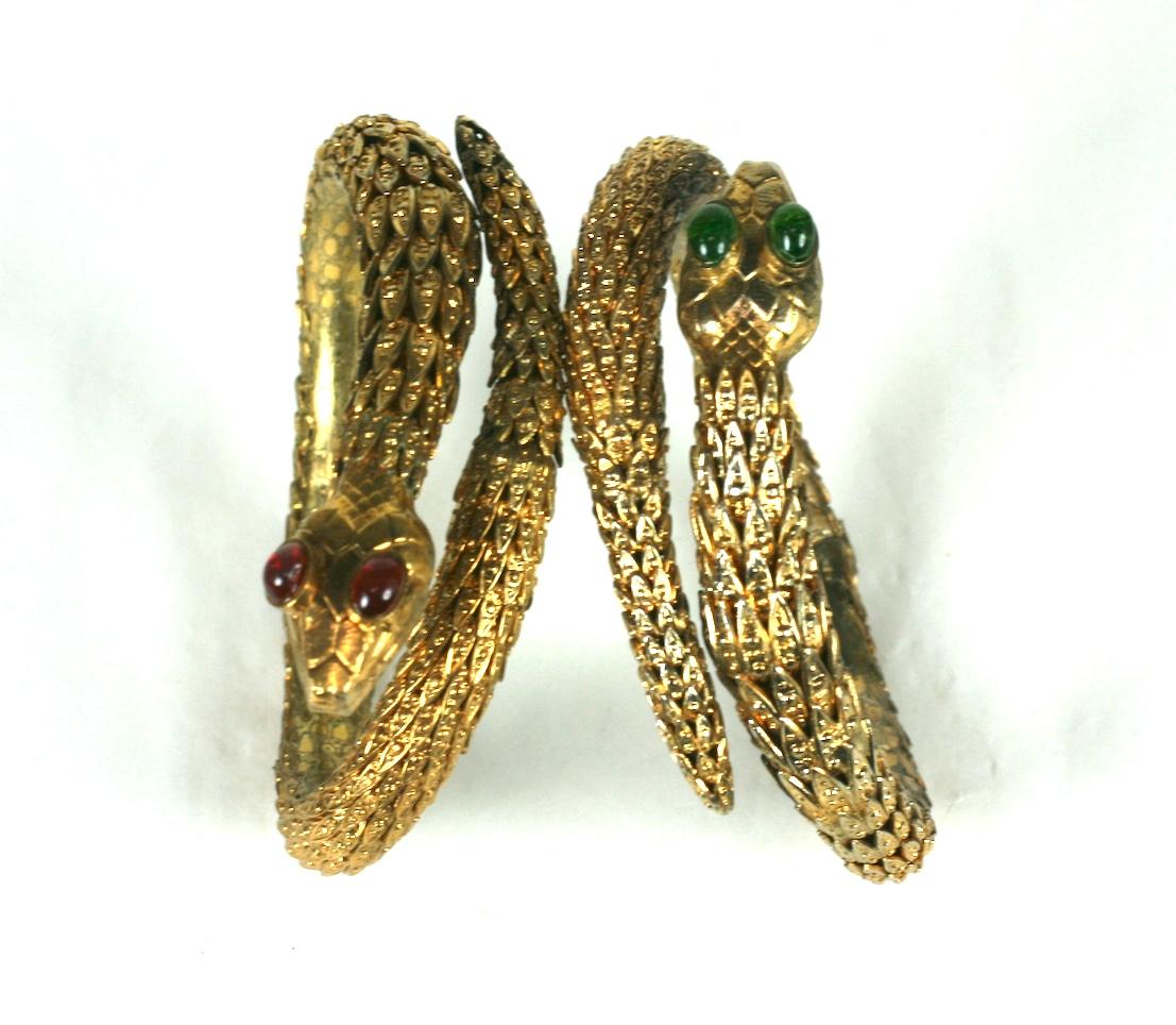 Rare paire de bracelets jonc serpent haute couture Chanel, Maison Goossens Unisexe en vente