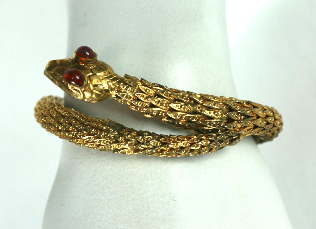 Rare paire de bracelets jonc serpent haute couture Chanel, Maison Goossens en vente 4