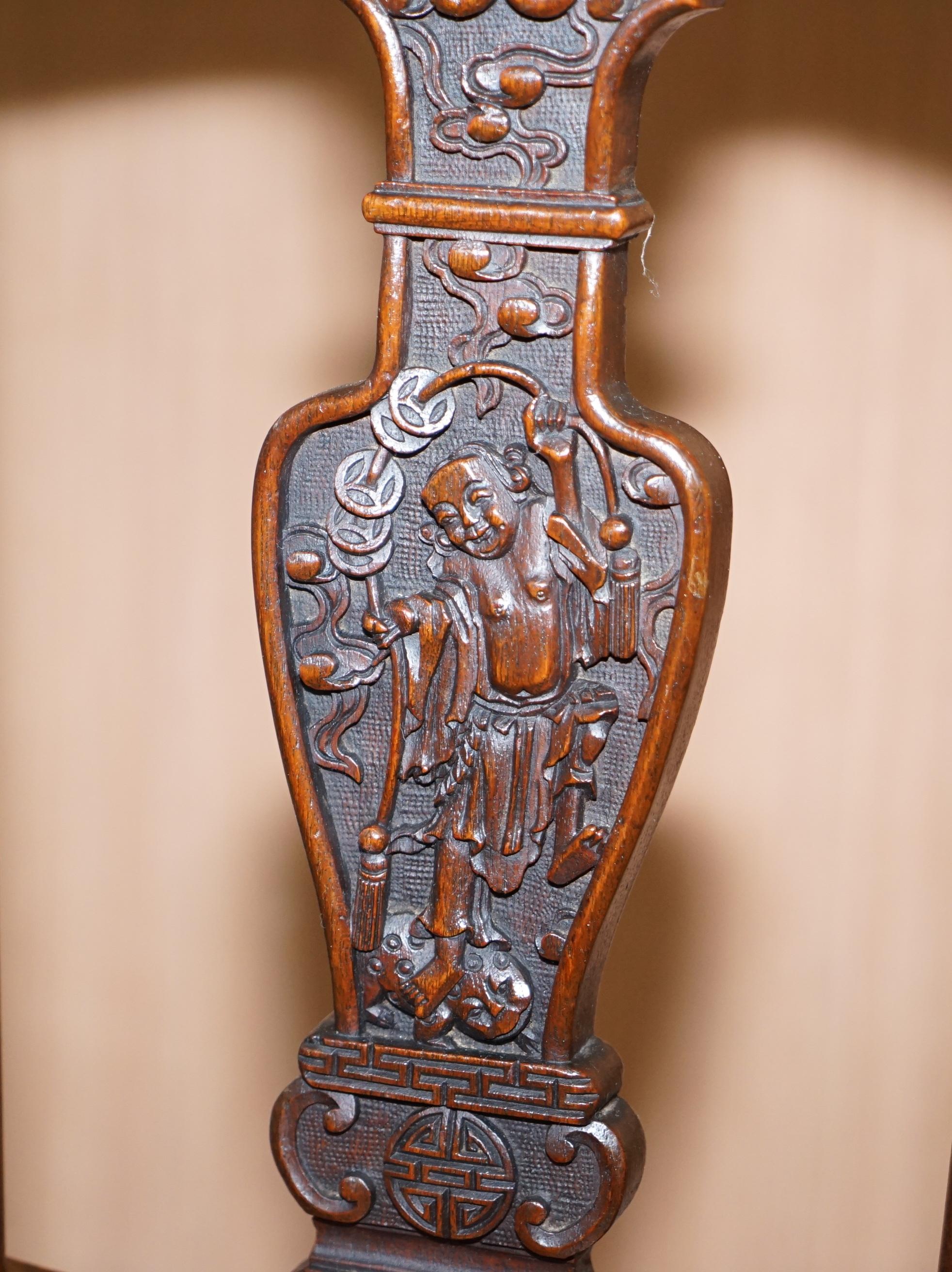 Seltenes Paar um 1900 anglo-chinesische handgeschnitzte Savonarola-Sessel Drachen (Frühes 20. Jahrhundert) im Angebot
