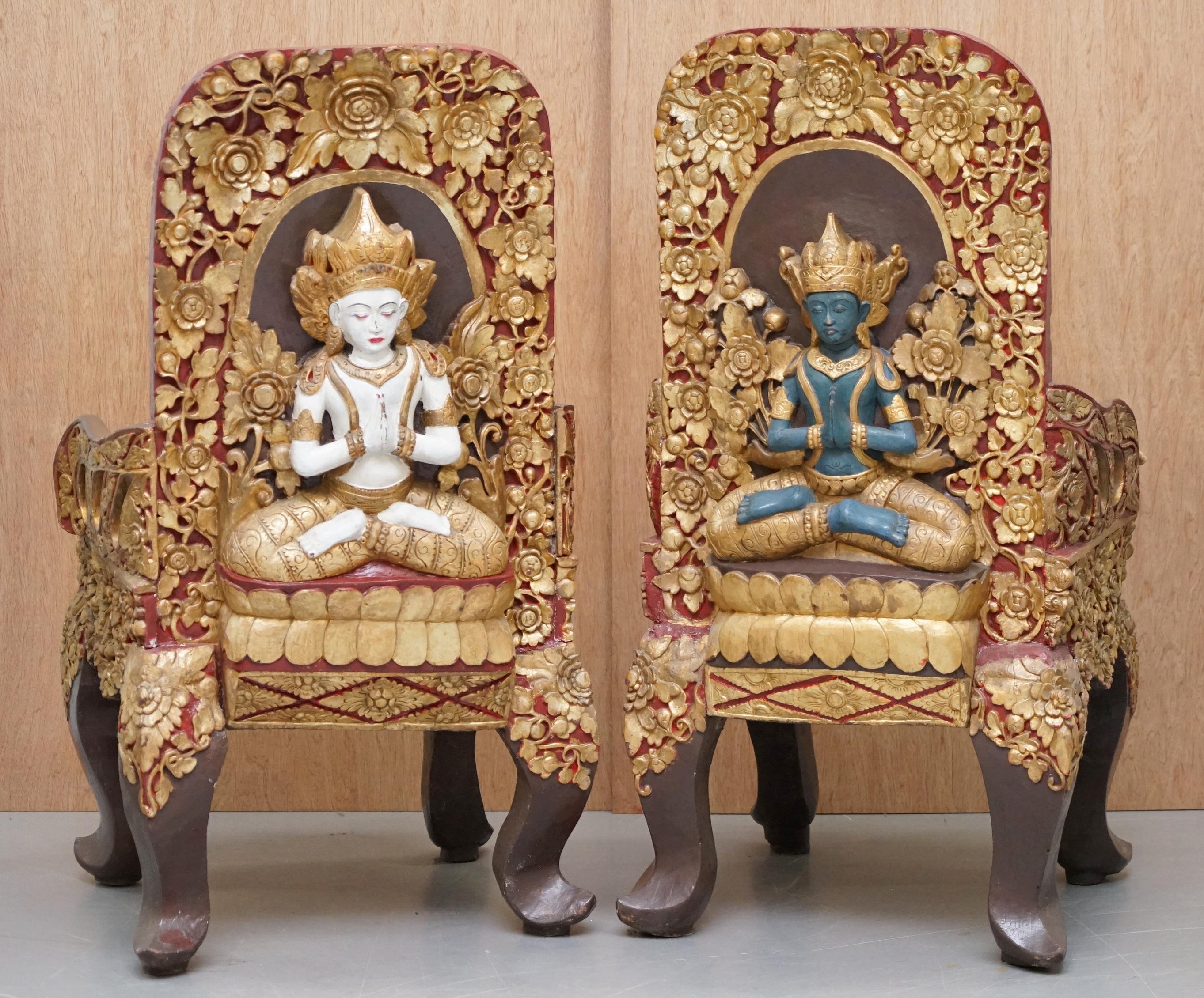 Seltenes Paar tibetischer Zeremonialstühle CIRCA 1900 mit geschnitztem Nyingma-Buddha in der Rückenlehne (Edwardian) im Angebot