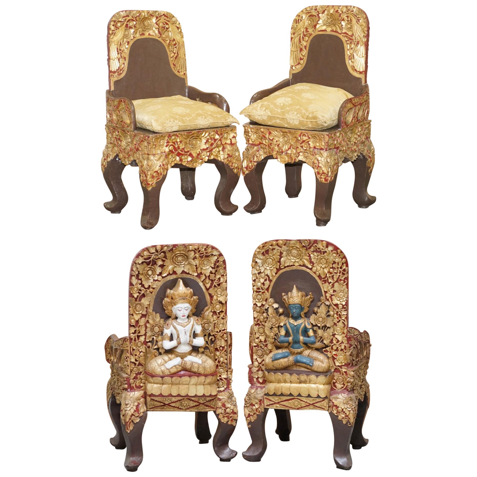 Rare paire de chaises de cérémonie tibétaines circa 1900 Bouddha Nyingma sculpté dans le dossier en vente