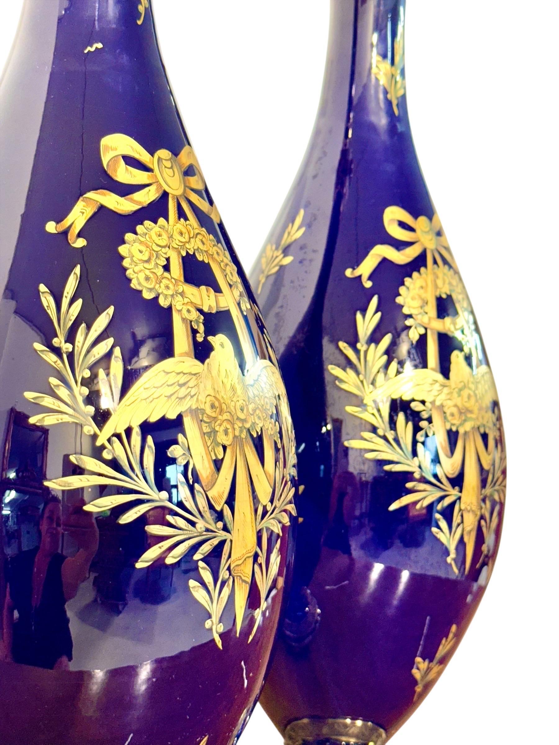 Raro par de jarrones ánfora azul cobalto y dorados de Jaget & Pinon, Tours c.1930 en venta 3