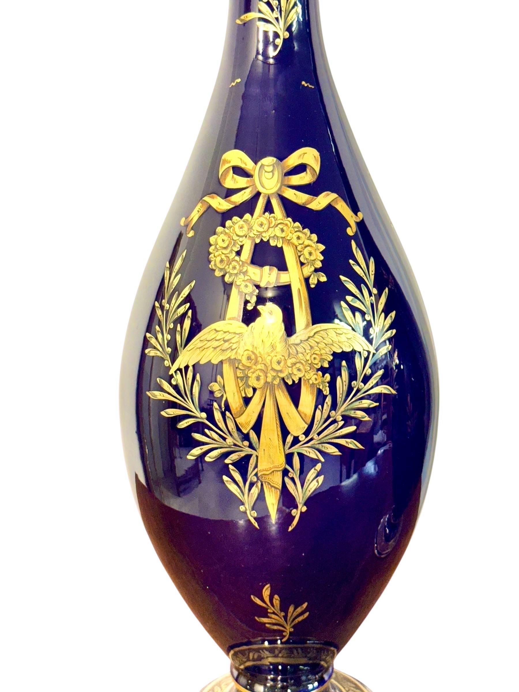 Raro par de jarrones ánfora azul cobalto y dorados de Jaget & Pinon, Tours c.1930 en venta 5