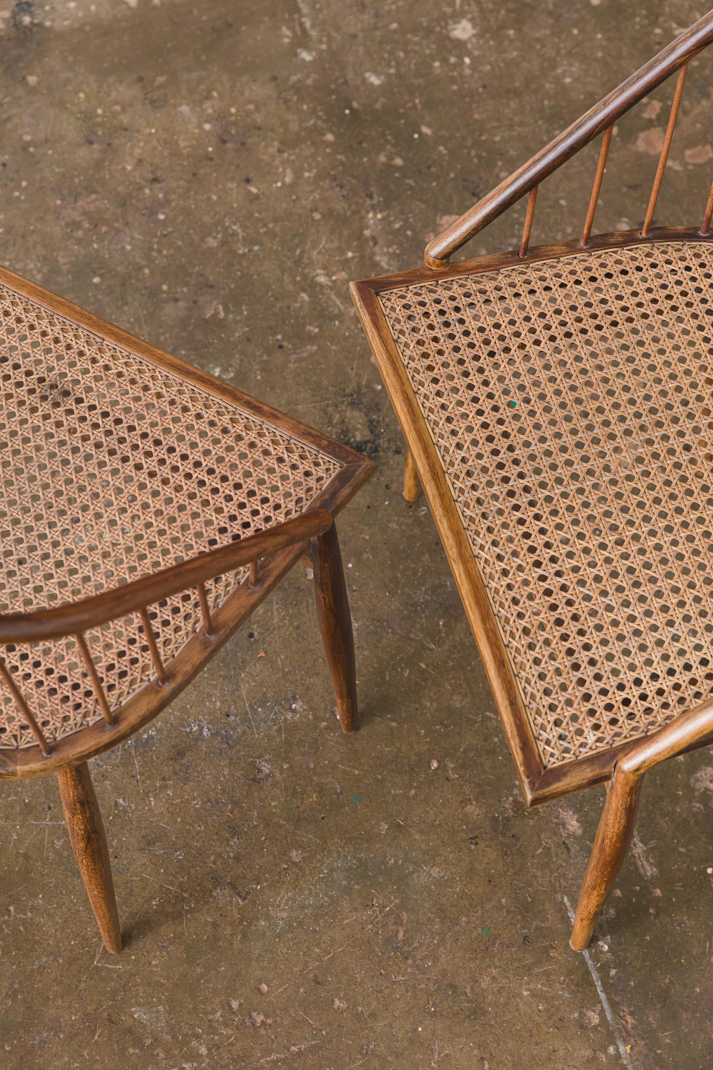 Brésilien Rare paire de chaises Curva de Joaquim Tenreiro en vente