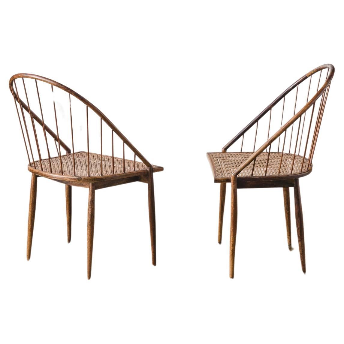 Rare pair of "Curva" chairs by Joaquim Tenreiro For Sale