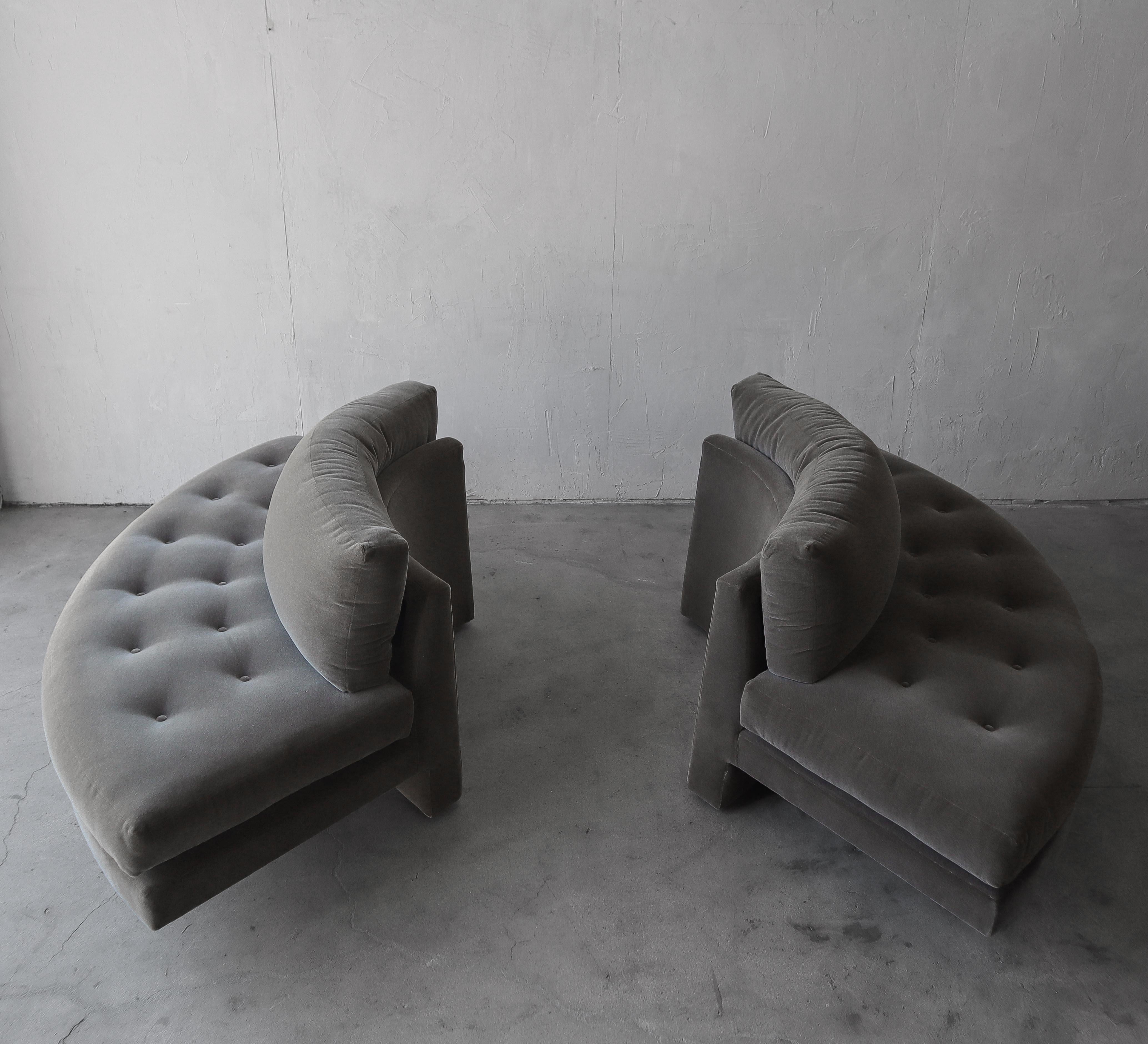 RARE Pair of Curved Omnibus Sofas by Vladimir Kagan For Sale 1