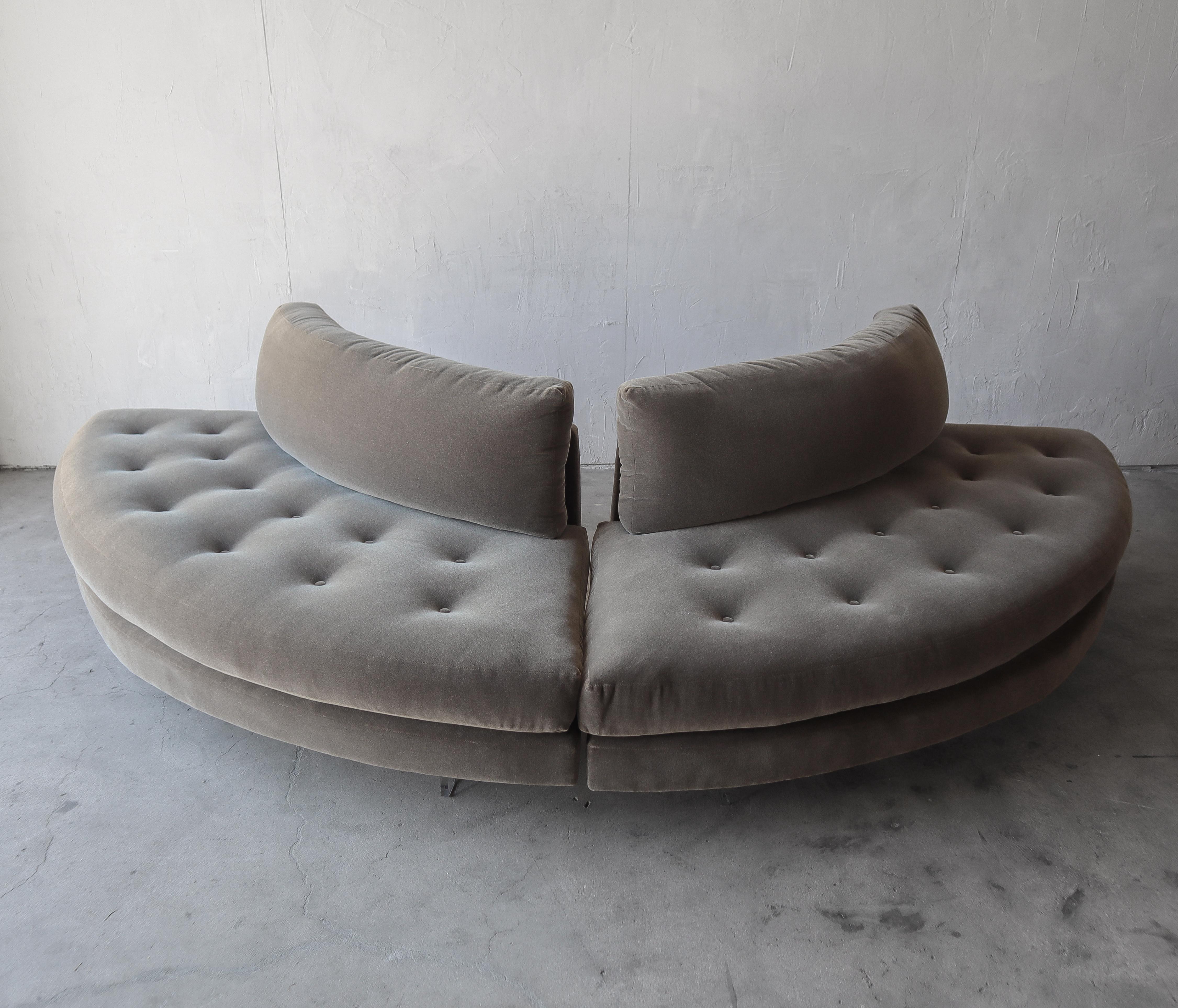 RARE Pair of Curved Omnibus Sofas by Vladimir Kagan For Sale 2