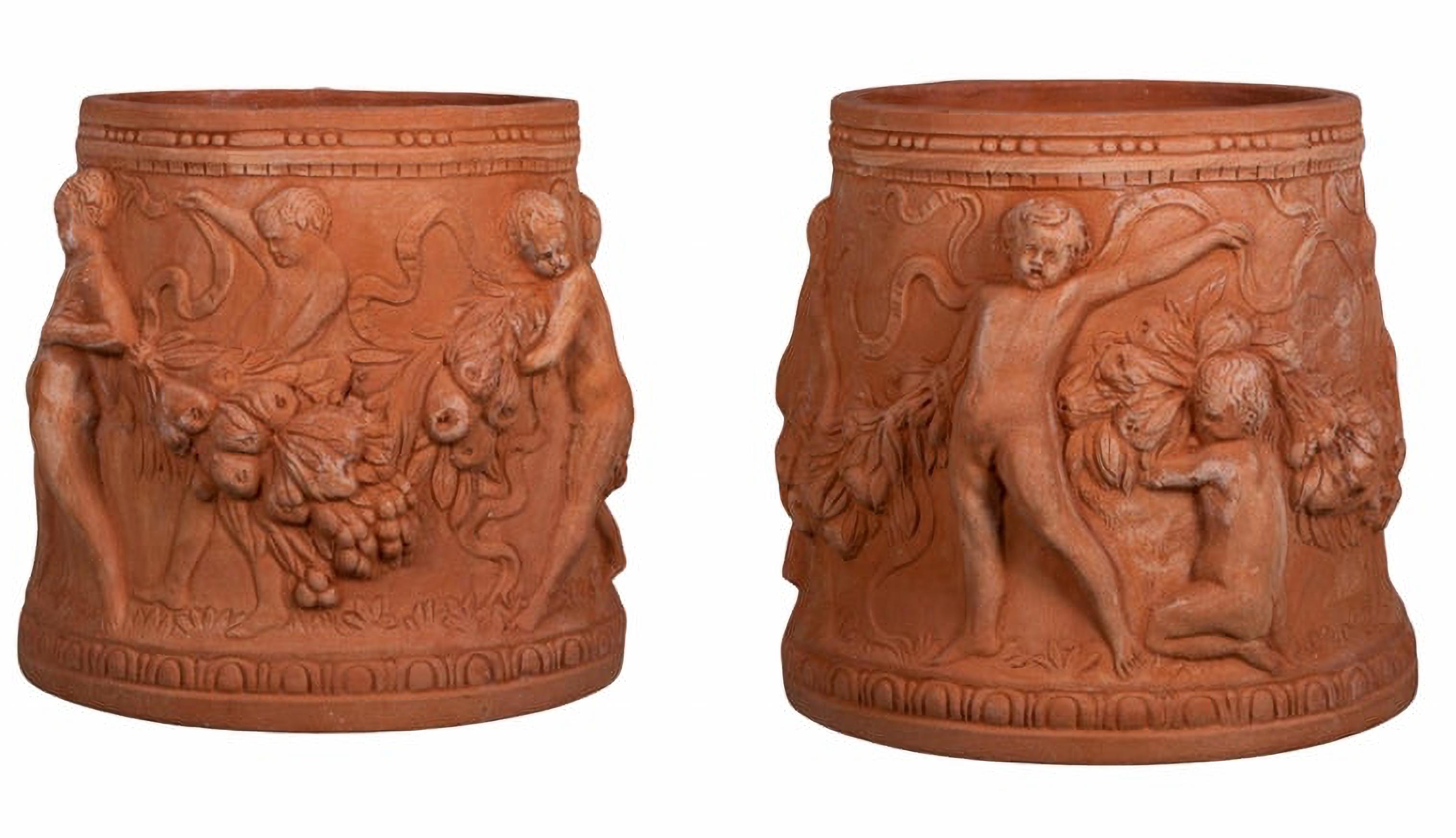 Fatto a mano Rara coppia di vasi cilindrici con putti in terracotta Impruneta fine XX secolo in vendita