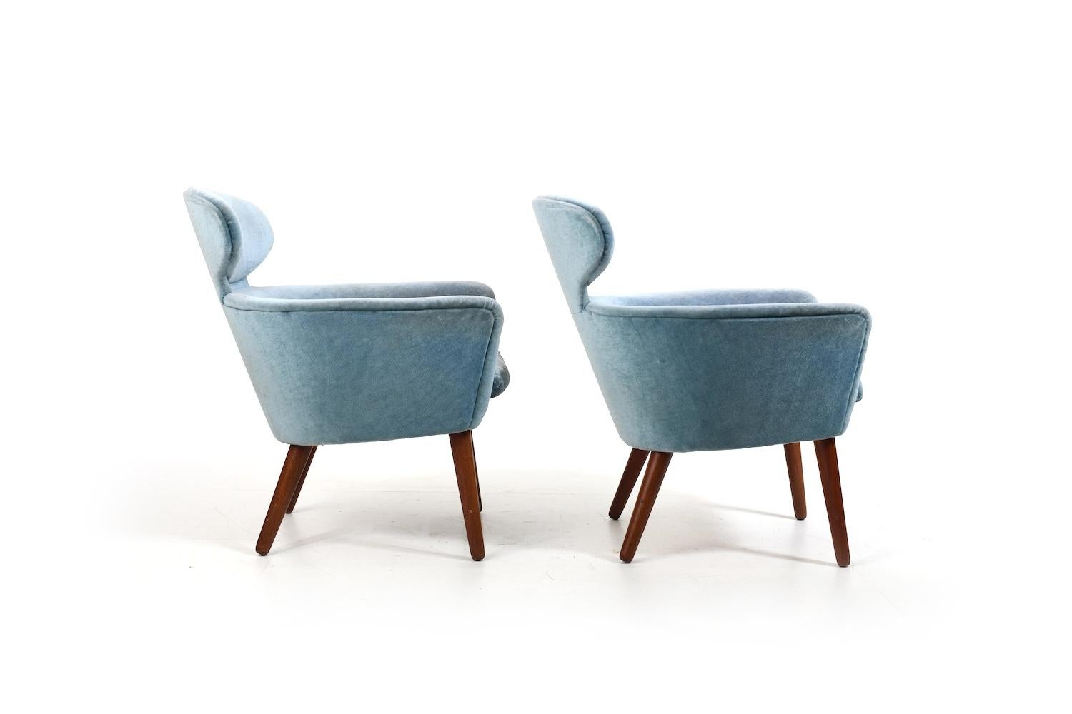 Scandinavo moderno Rara coppia di poltrone danesi in teak e mohair degli anni '50 in vendita