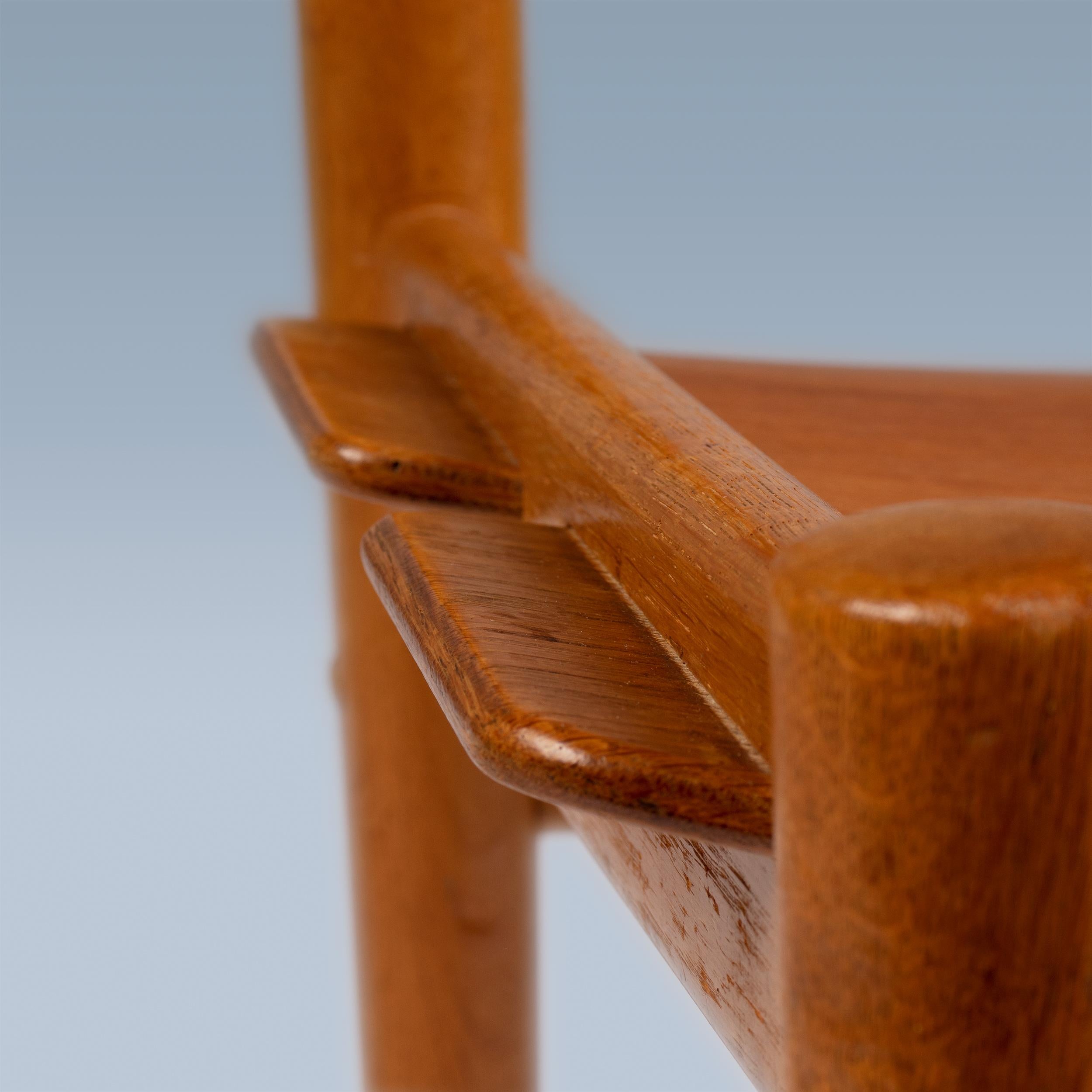 Rare paire de chaises d'appoint danoises modernes en chêne fumigé en vente 10