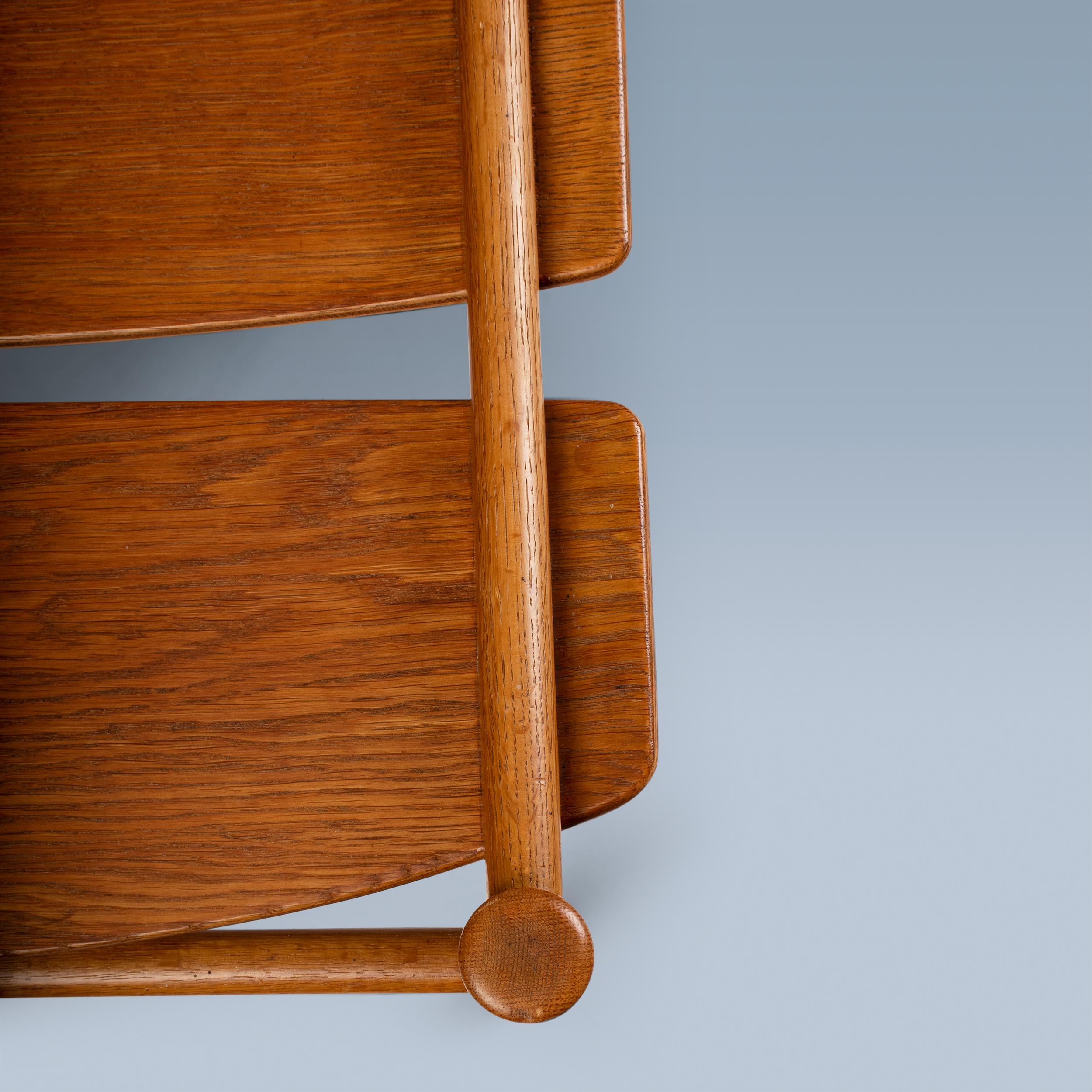 Rare paire de chaises d'appoint danoises modernes en chêne fumigé en vente 12