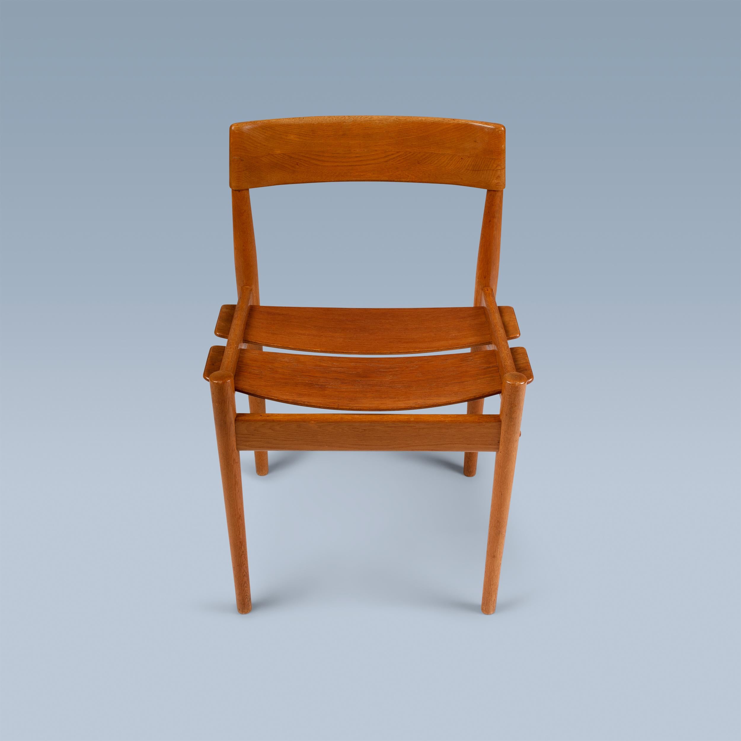 Rare paire de chaises d'appoint danoises modernes en chêne fumigé en vente 2