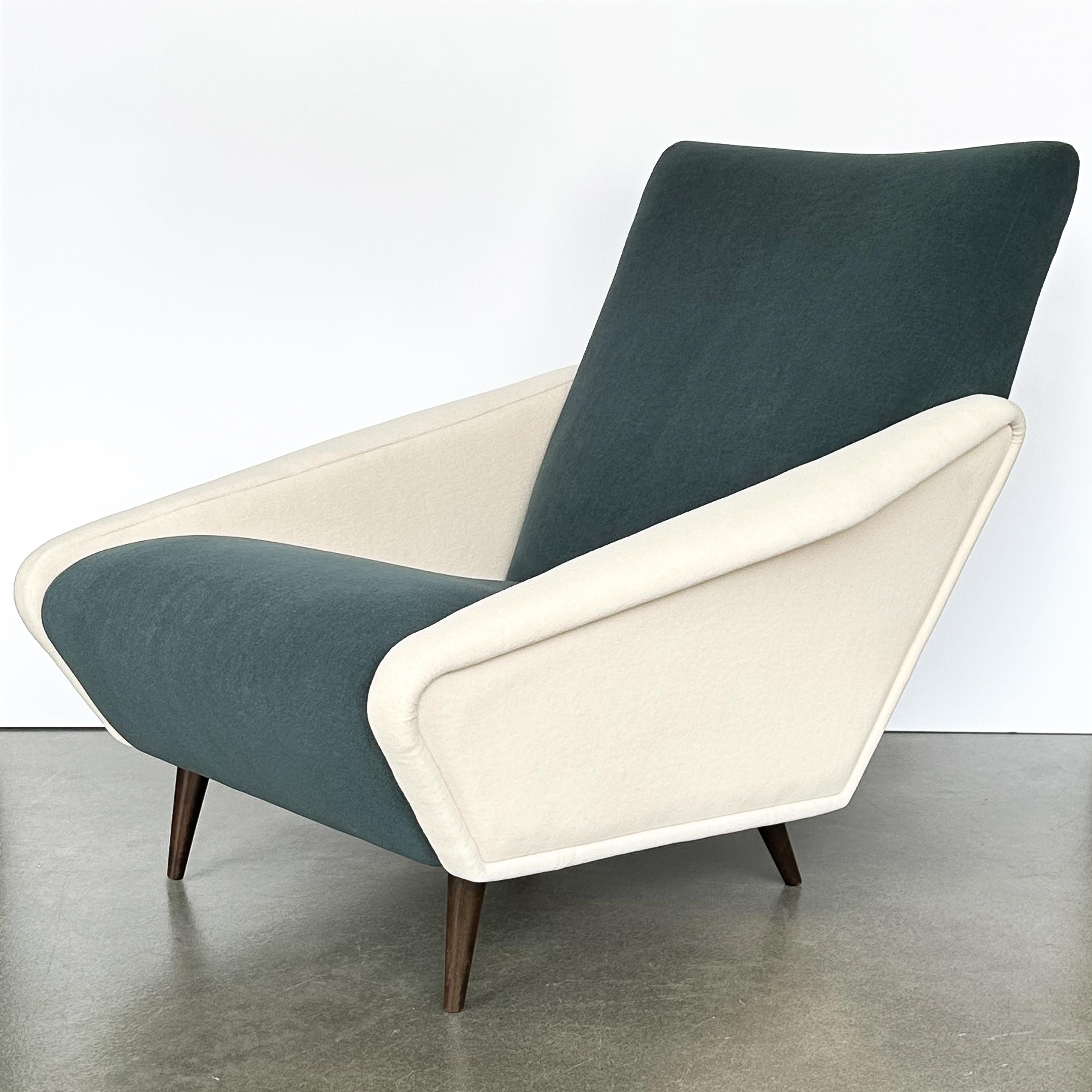 Rare Pair of Distex Lounge Chairs by Gio Ponti 2